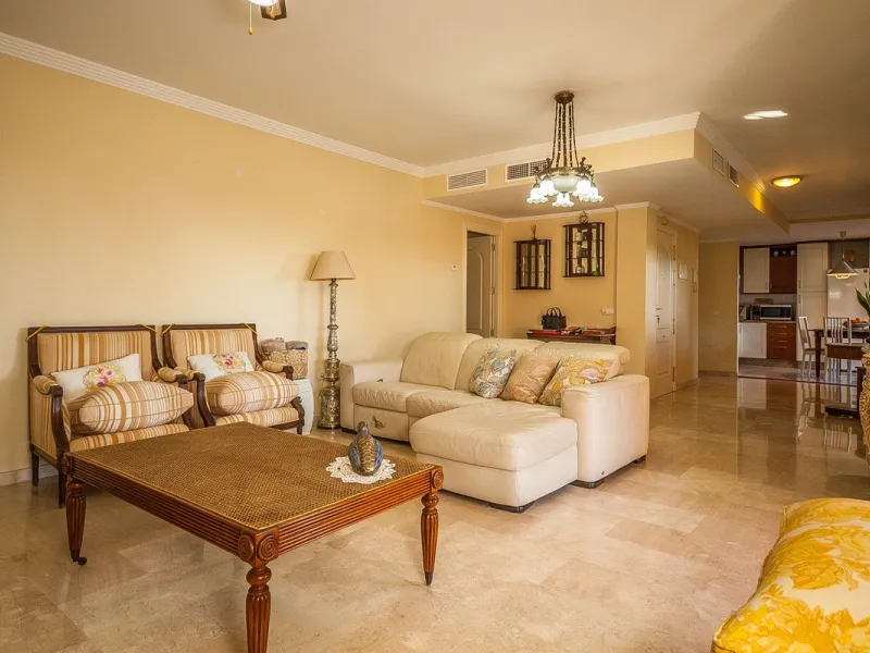 Apartment - Middle Floor Apartment в продаже в Marbella, Málaga. В доме 2 спален и 2 ванных комнат. Площадь дома 156 м²