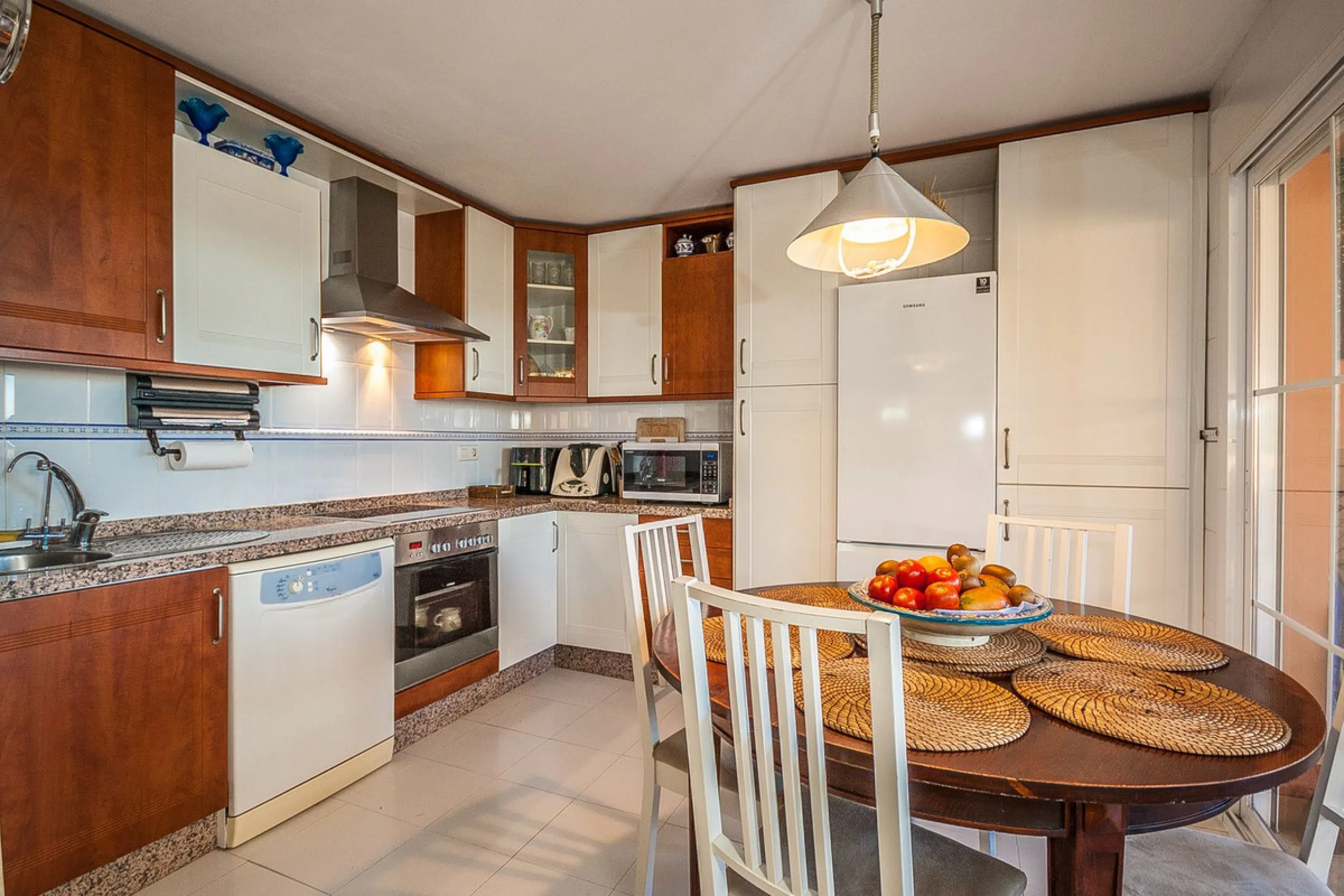 Apartment - Middle Floor Apartment в продаже в Marbella, Málaga. В доме 2 спален и 2 ванных комнат. Площадь дома 156 м²
