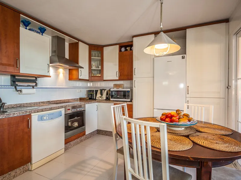 Apartment - Middle Floor Apartment в продаже в Marbella, Málaga. В доме 2 спален и 2 ванных комнат. Площадь дома 156 м²