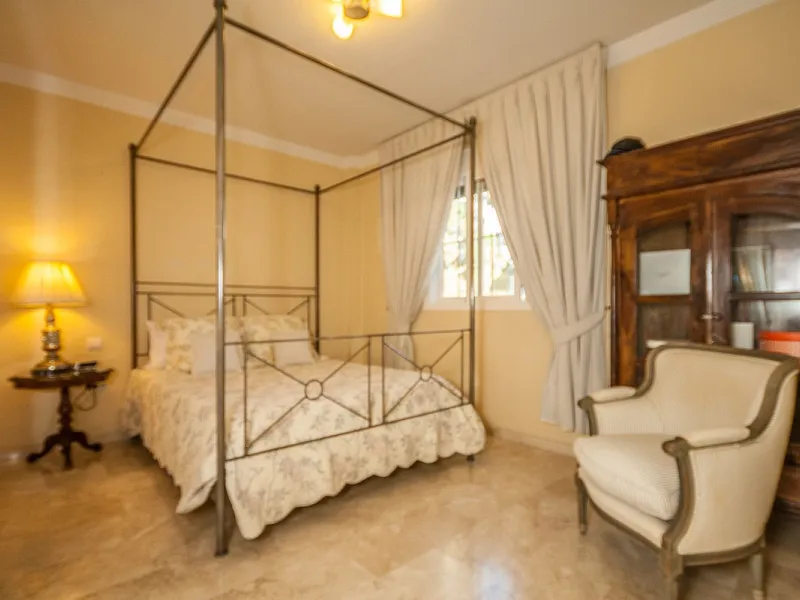 Apartment - Middle Floor Apartment в продаже в Marbella, Málaga. В доме 2 спален и 2 ванных комнат. Площадь дома 156 м²