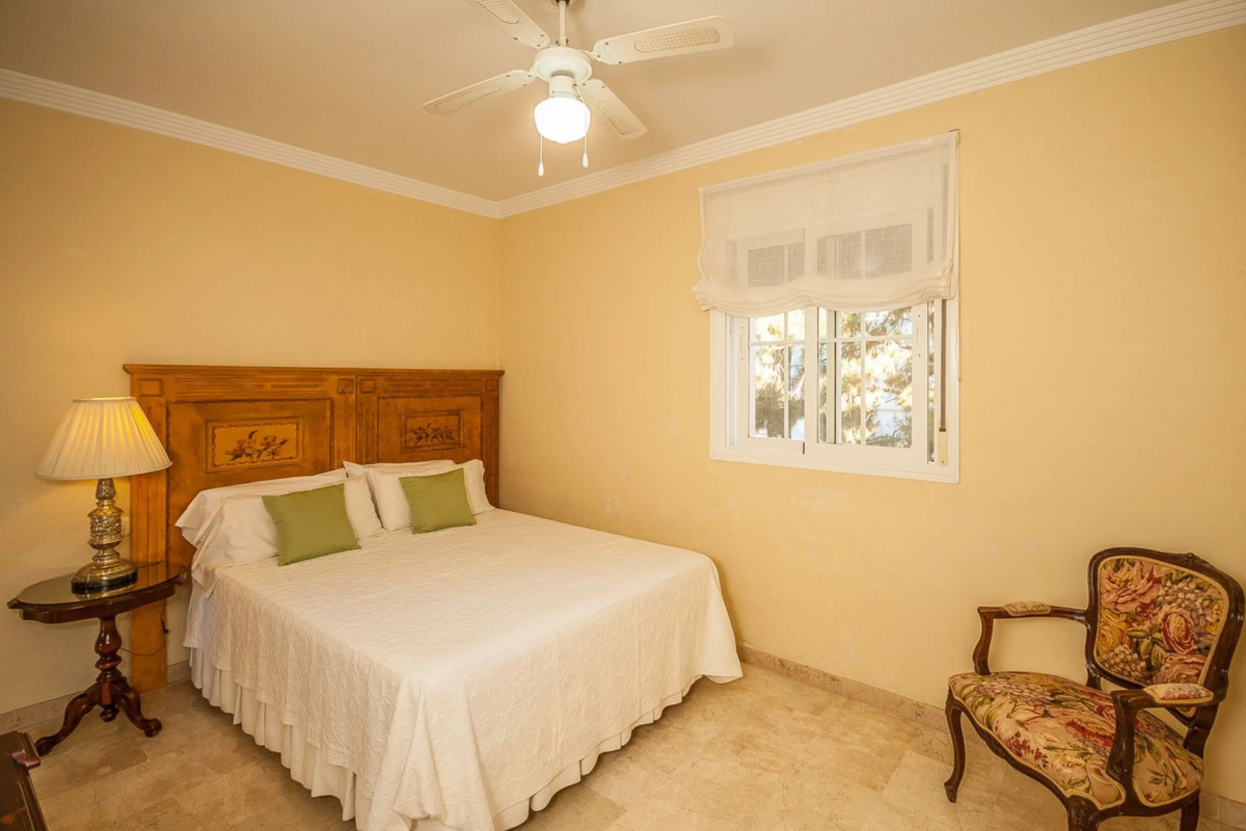 Apartment - Middle Floor Apartment в продаже в Marbella, Málaga. В доме 2 спален и 2 ванных комнат. Площадь дома 156 м²