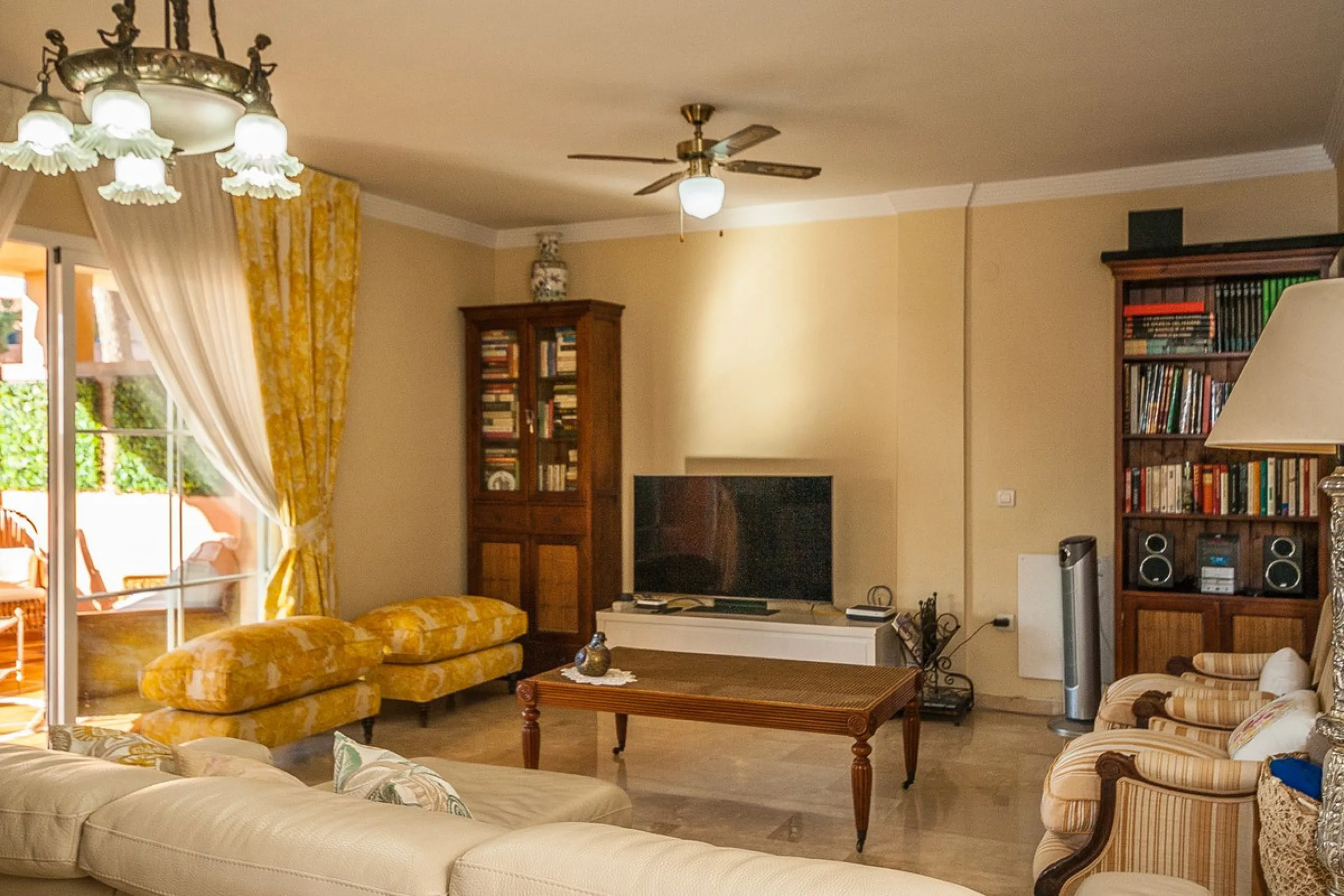 Apartment - Middle Floor Apartment в продаже в Marbella, Málaga. В доме 2 спален и 2 ванных комнат. Площадь дома 156 м²