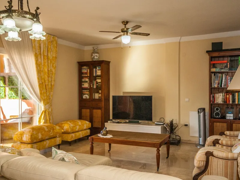 Apartment - Middle Floor Apartment в продаже в Marbella, Málaga. В доме 2 спален и 2 ванных комнат. Площадь дома 156 м²