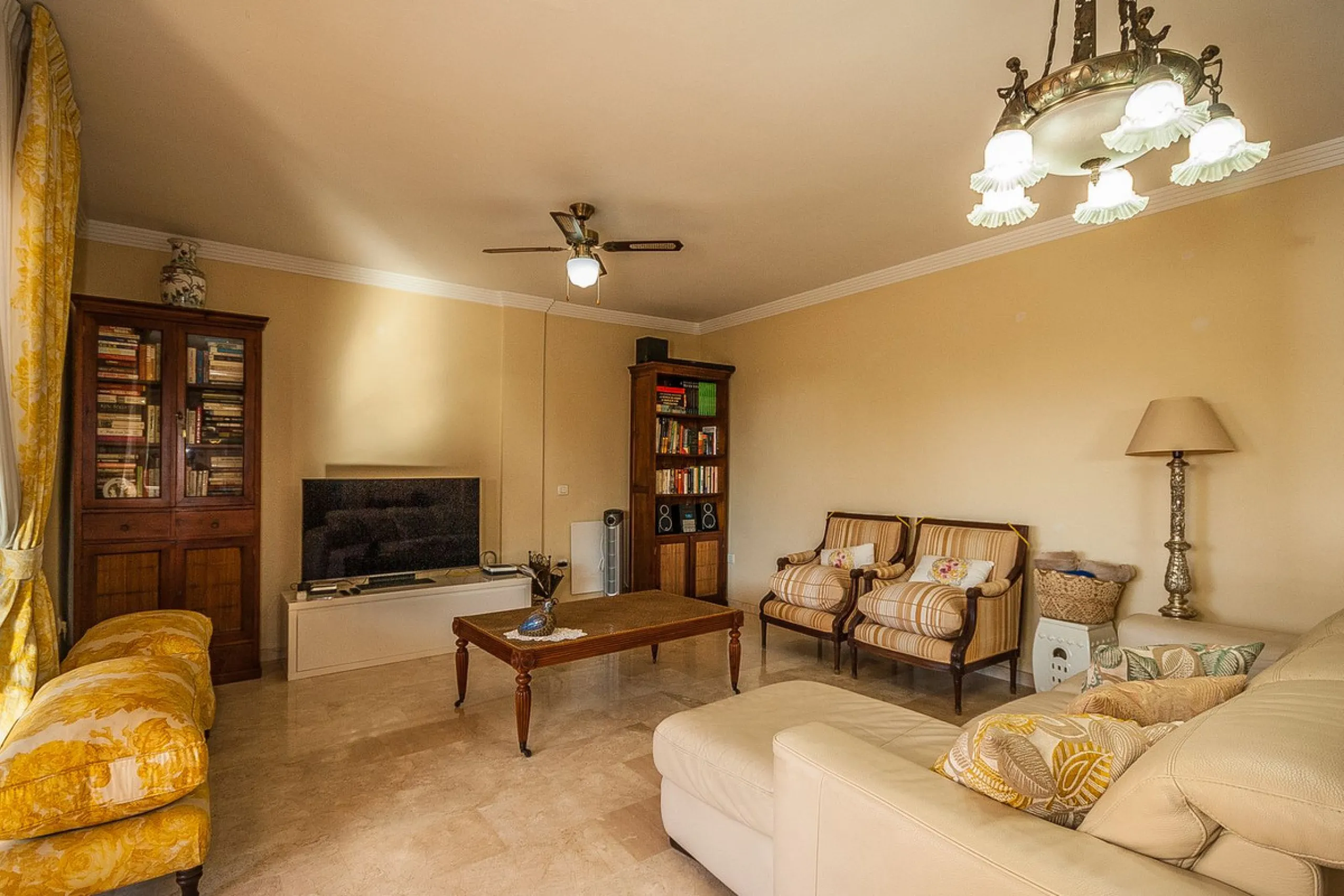 Apartment - Middle Floor Apartment в продаже в Marbella, Málaga. В доме 2 спален и 2 ванных комнат. Площадь дома 156 м²