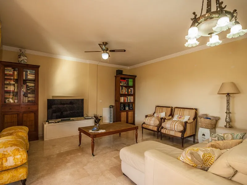 Apartment - Middle Floor Apartment в продаже в Marbella, Málaga. В доме 2 спален и 2 ванных комнат. Площадь дома 156 м²