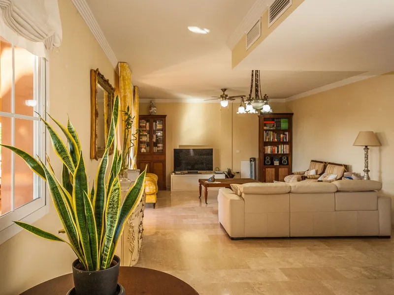 Apartment - Middle Floor Apartment в продаже в Marbella, Málaga. В доме 2 спален и 2 ванных комнат. Площадь дома 156 м²
