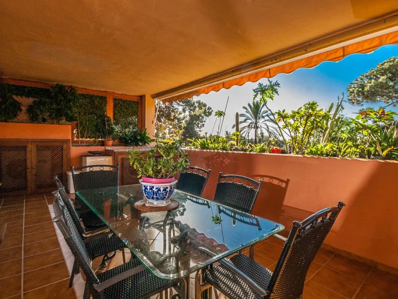 Apartment - Middle Floor Apartment в продаже в Marbella, Málaga. В доме 2 спален и 2 ванных комнат. Площадь дома 156 м²