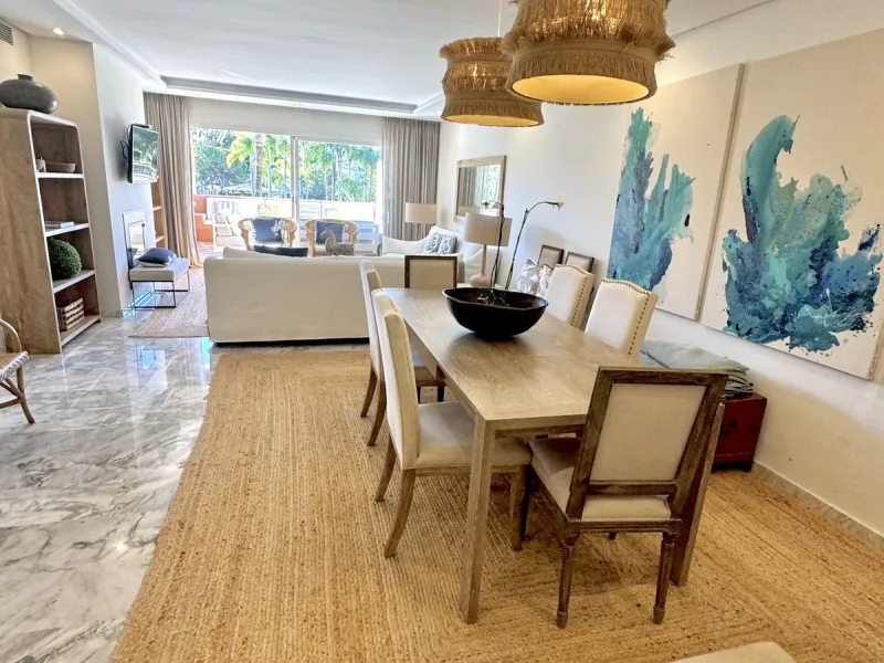 Apartment - Penthouse Duplex в продаже в Marbella, Málaga. В доме 4 спален и 5 ванных комнат. Площадь дома 255 м²