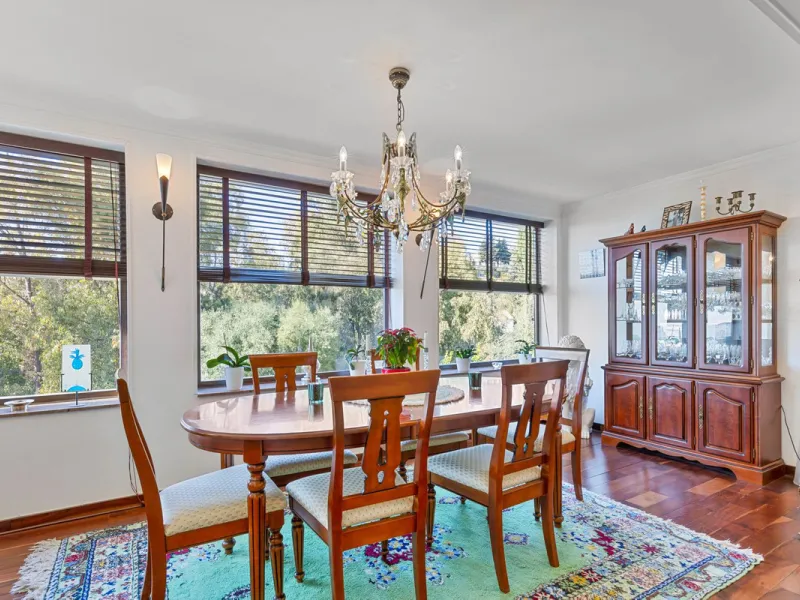 Charming and well-maintained villa on one level in the quiet area of ​​Campo Mijas only 3 km from the beach in Fuengirola. The villa is very private with a nice pool area with bar and large terrace areas. The garden is easy to maintain as it is mostly pav