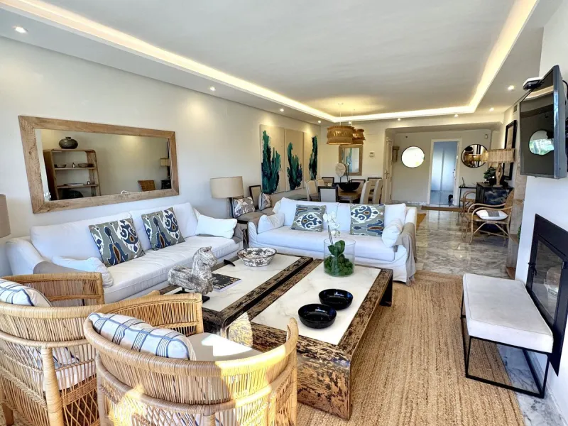 Apartment - Penthouse Duplex в продаже в Marbella, Málaga. В доме 4 спален и 5 ванных комнат. Площадь дома 255 м²