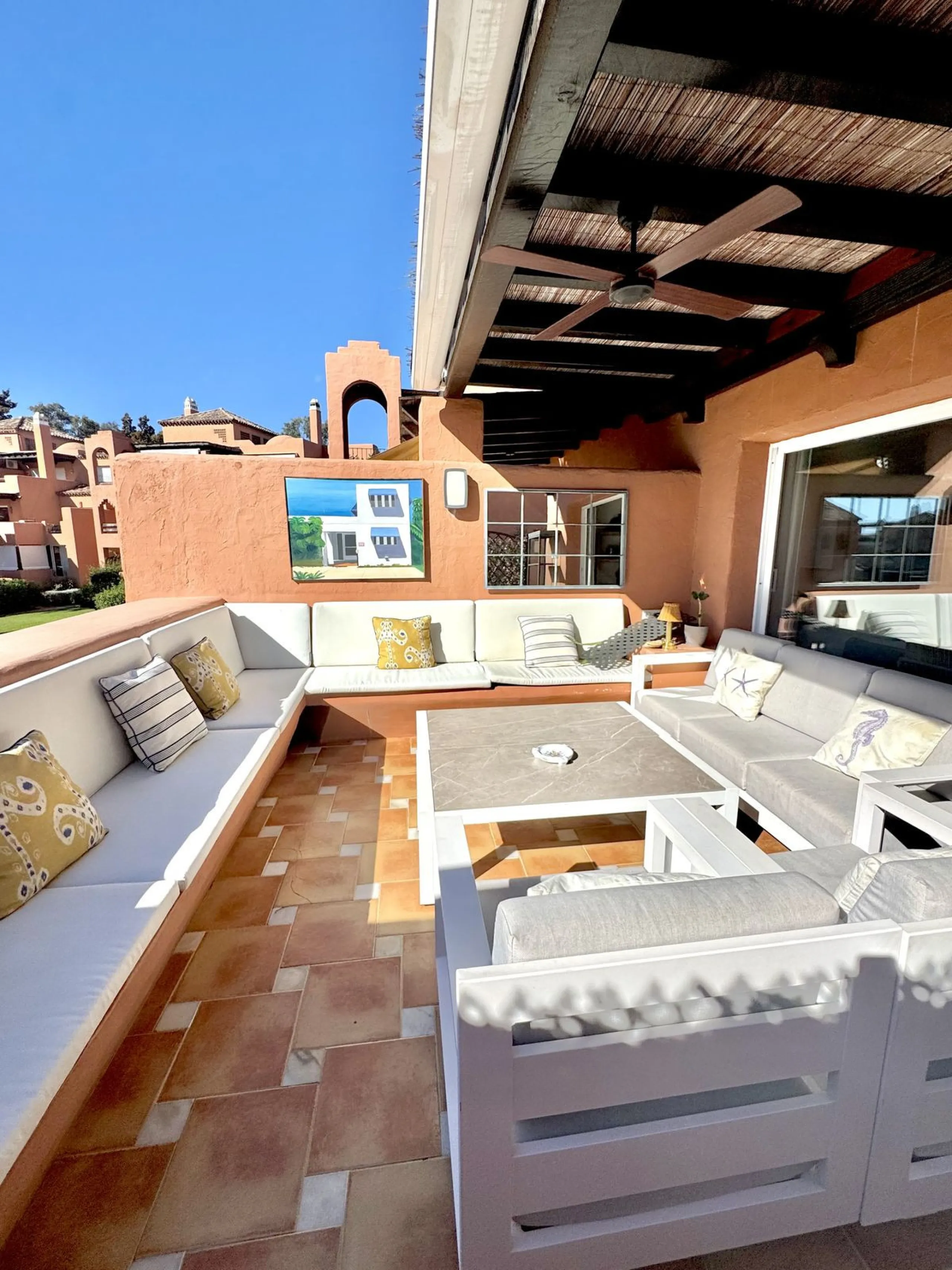 Apartment - Penthouse Duplex в продаже в Marbella, Málaga. В доме 4 спален и 5 ванных комнат. Площадь дома 255 м²