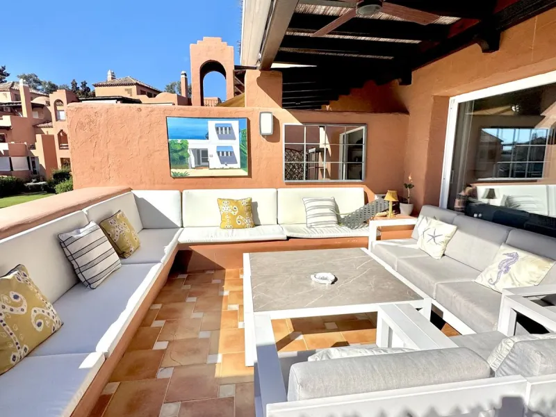 Apartment - Penthouse Duplex в продаже в Marbella, Málaga. В доме 4 спален и 5 ванных комнат. Площадь дома 255 м²