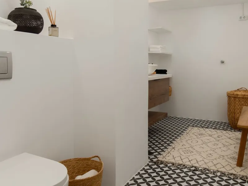Perfect family home, close to international schools, with pool, padel court, gym, 2 parking places, storage room. Close to the Yucas beach (600m).