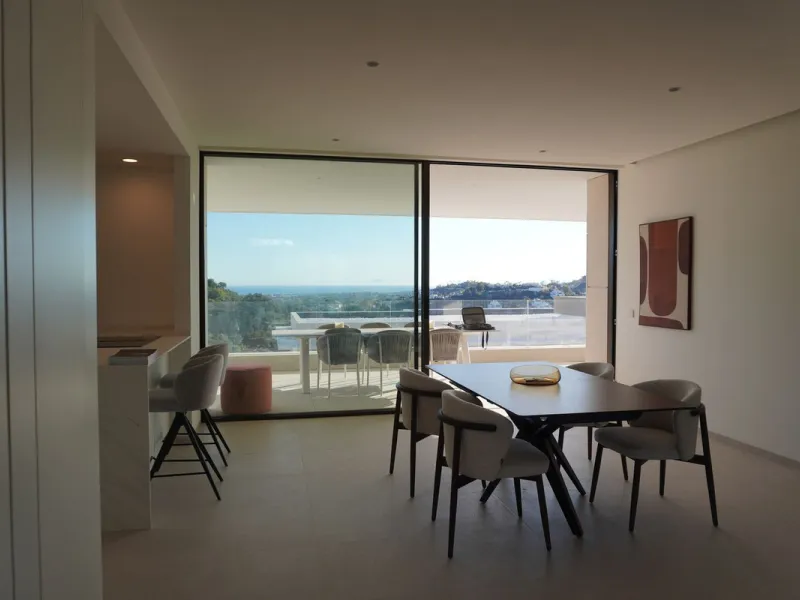 Discover a rare opportunity to own one of the very few 4-bedroom residences in the prestigious Palmitos development, La Quinta. This stunning apartment offers a spacious living room, fully equipped designer kitchen, four bedrooms, two bathrooms, and a gue