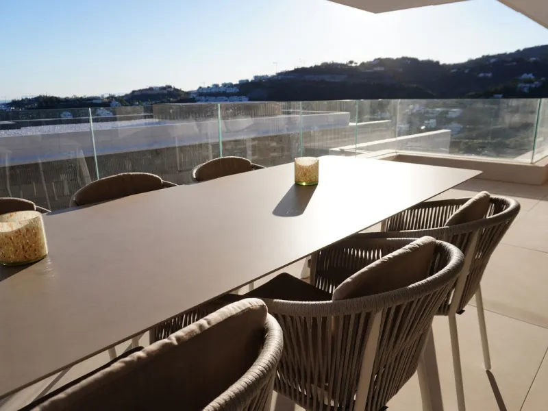 Discover a rare opportunity to own one of the very few 4-bedroom residences in the prestigious Palmitos development, La Quinta. This stunning apartment offers a spacious living room, fully equipped designer kitchen, four bedrooms, two bathrooms, and a gue