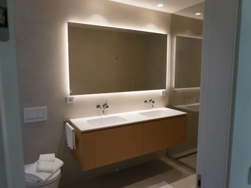 Discover a rare opportunity to own one of the very few 4-bedroom residences in the prestigious Palmitos development, La Quinta. This stunning apartment offers a spacious living room, fully equipped designer kitchen, four bedrooms, two bathrooms, and a gue