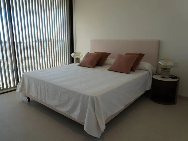 Discover a rare opportunity to own one of the very few 4-bedroom residences in the prestigious Palmitos development, La Quinta. This stunning apartment offers a spacious living room, fully equipped designer kitchen, four bedrooms, two bathrooms, and a gue