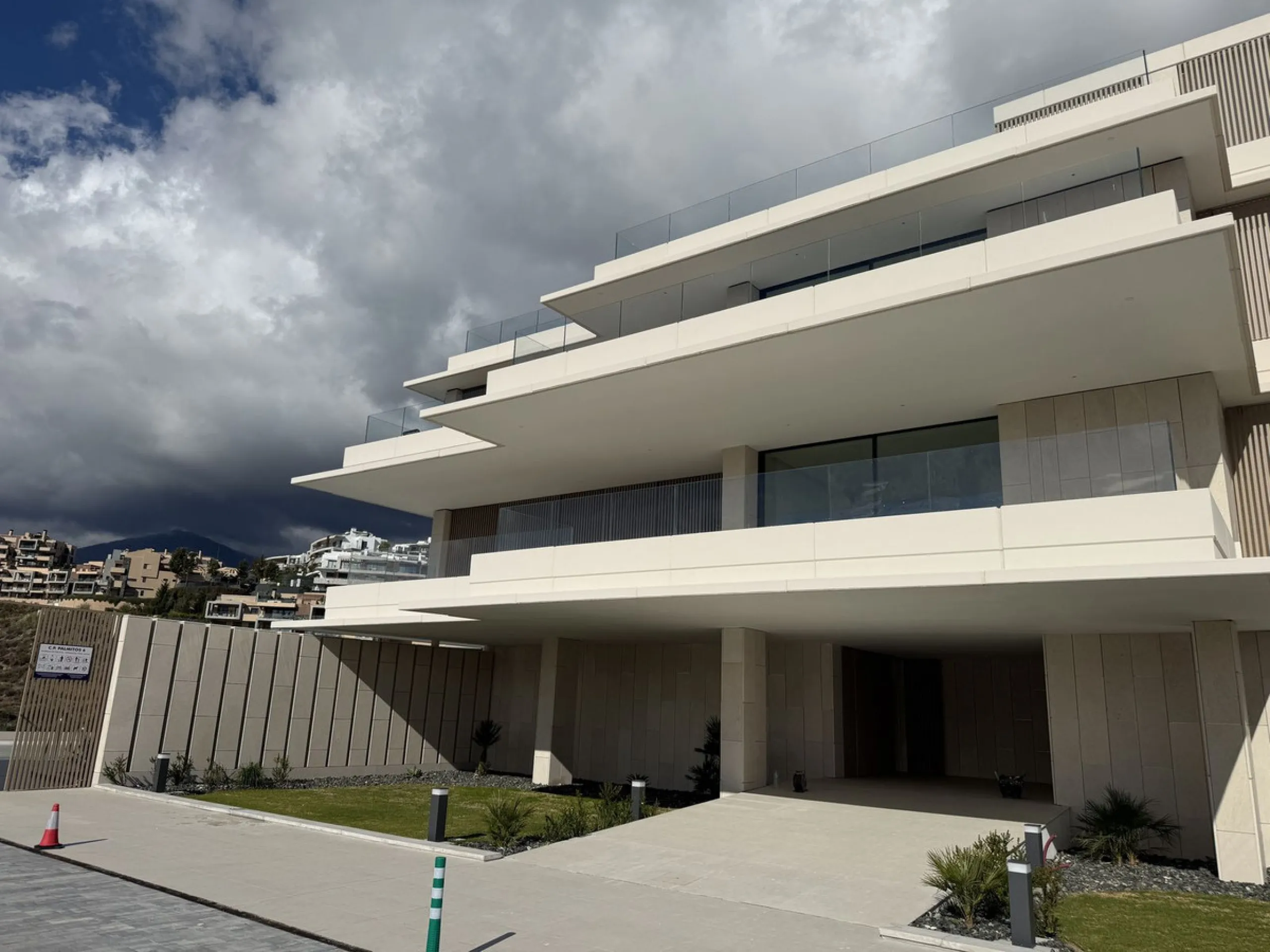 Discover a rare opportunity to own one of the very few 4-bedroom residences in the prestigious Palmitos development, La Quinta. This stunning apartment offers a spacious living room, fully equipped designer kitchen, four bedrooms, two bathrooms, and a gue
