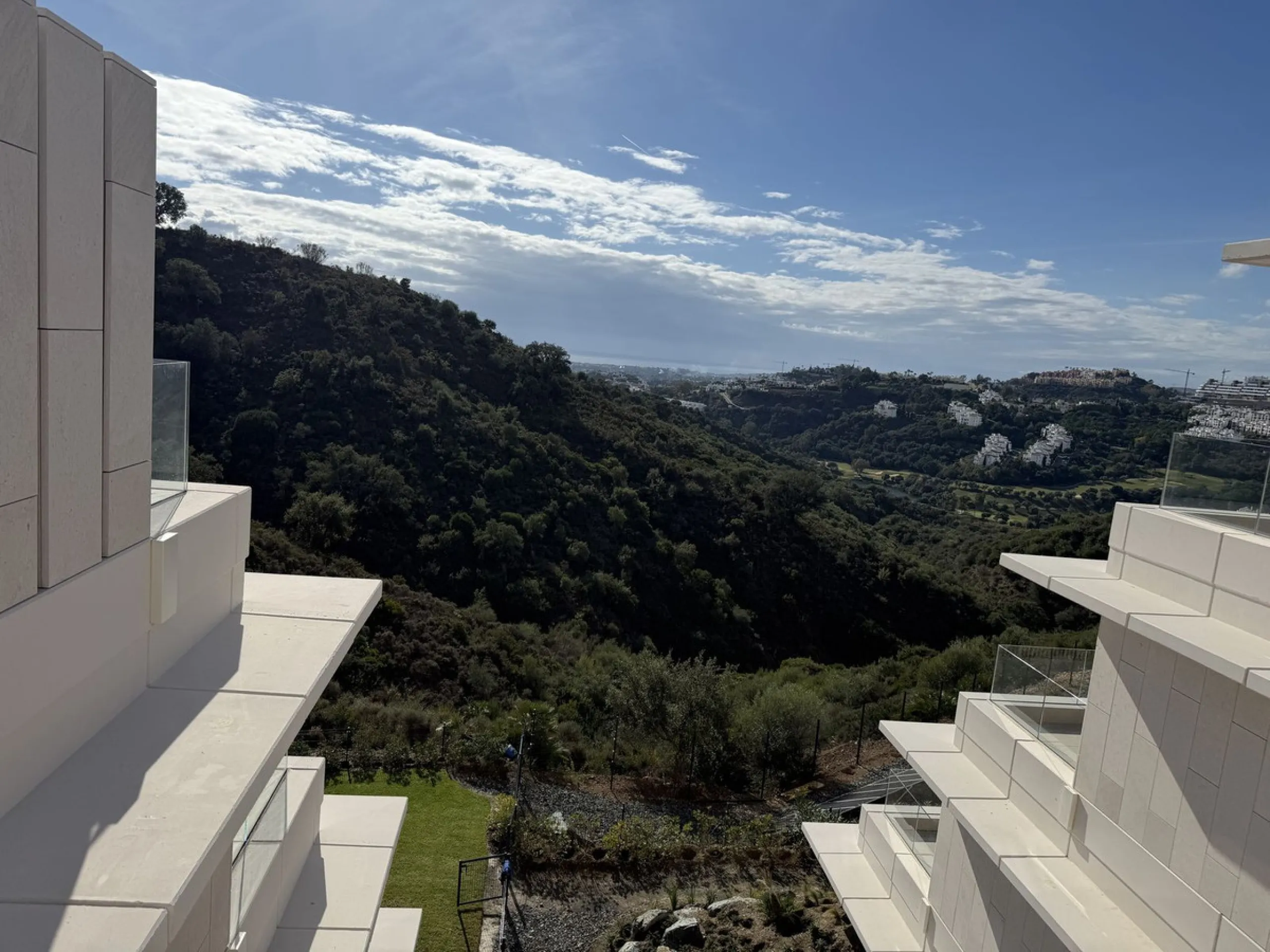 Discover a rare opportunity to own one of the very few 4-bedroom residences in the prestigious Palmitos development, La Quinta. This stunning apartment offers a spacious living room, fully equipped designer kitchen, four bedrooms, two bathrooms, and a gue