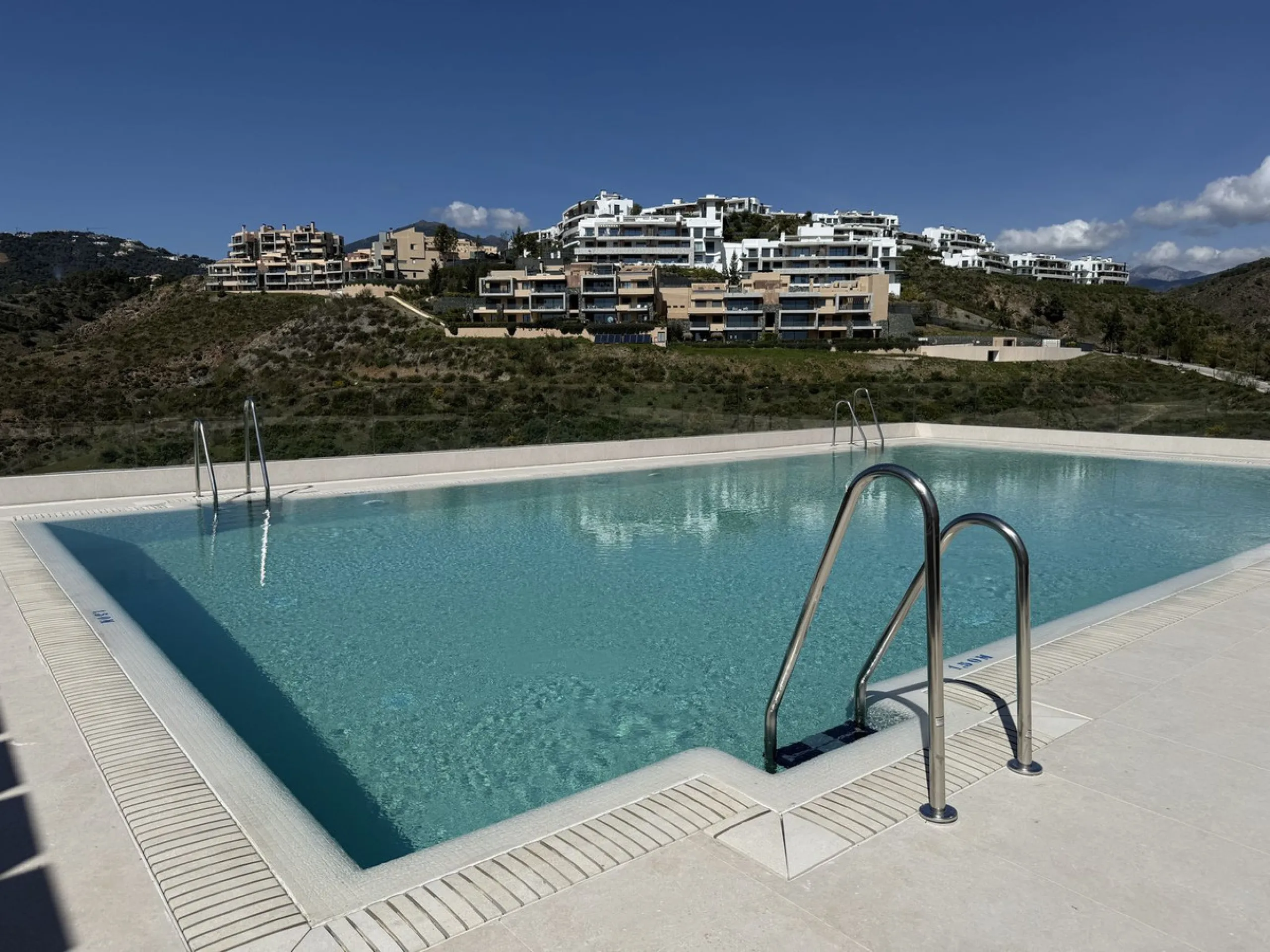 Discover a rare opportunity to own one of the very few 4-bedroom residences in the prestigious Palmitos development, La Quinta. This stunning apartment offers a spacious living room, fully equipped designer kitchen, four bedrooms, two bathrooms, and a gue