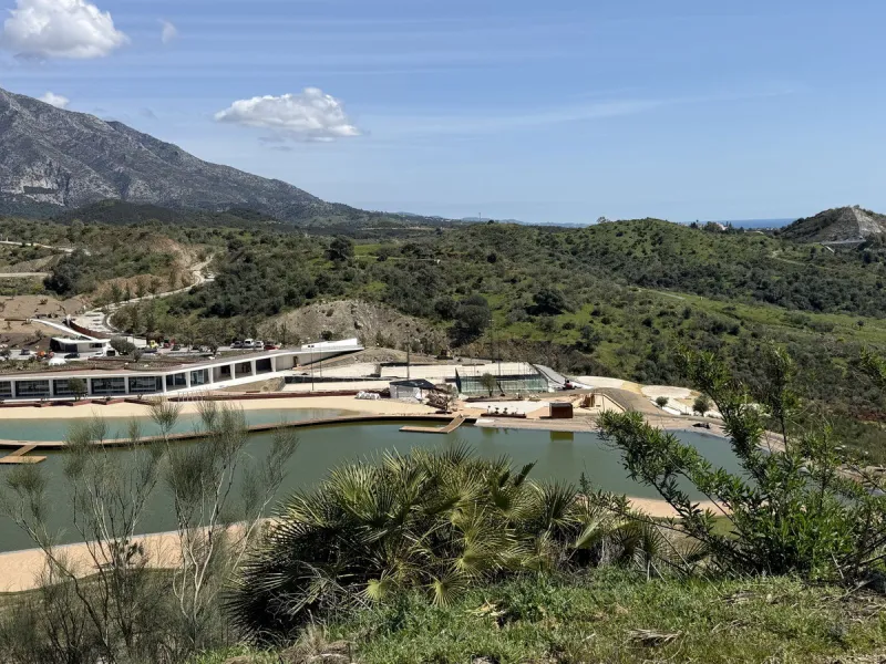 Discover a rare opportunity to own one of the very few 4-bedroom residences in the prestigious Palmitos development, La Quinta. This stunning apartment offers a spacious living room, fully equipped designer kitchen, four bedrooms, two bathrooms, and a gue