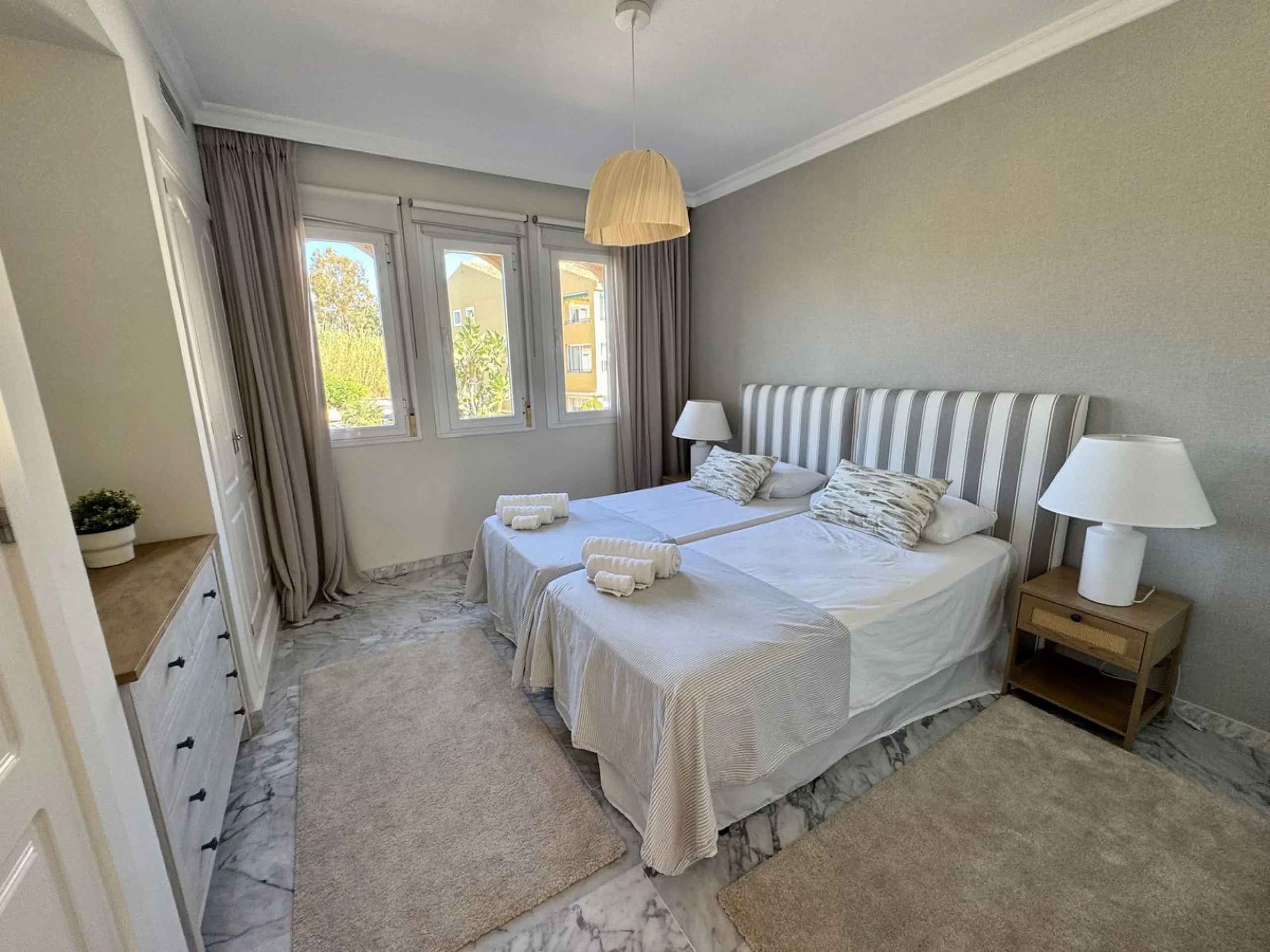 Apartment - Penthouse Duplex в продаже в Marbella, Málaga. В доме 4 спален и 5 ванных комнат. Площадь дома 255 м²