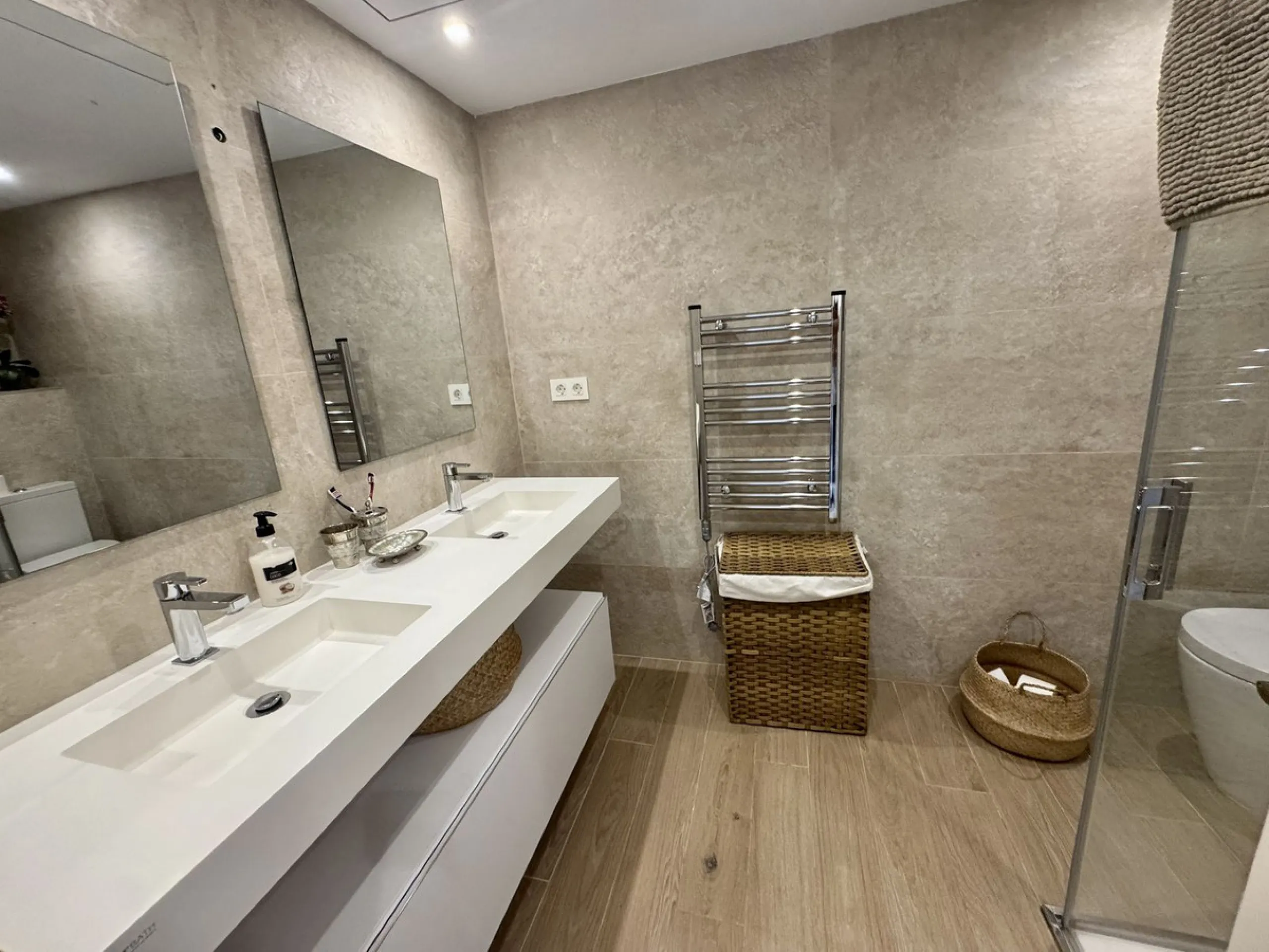 Apartment - Penthouse Duplex в продаже в Marbella, Málaga. В доме 4 спален и 5 ванных комнат. Площадь дома 255 м²