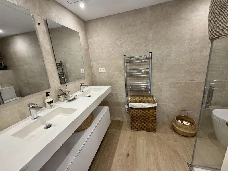 Apartment - Penthouse Duplex в продаже в Marbella, Málaga. В доме 4 спален и 5 ванных комнат. Площадь дома 255 м²