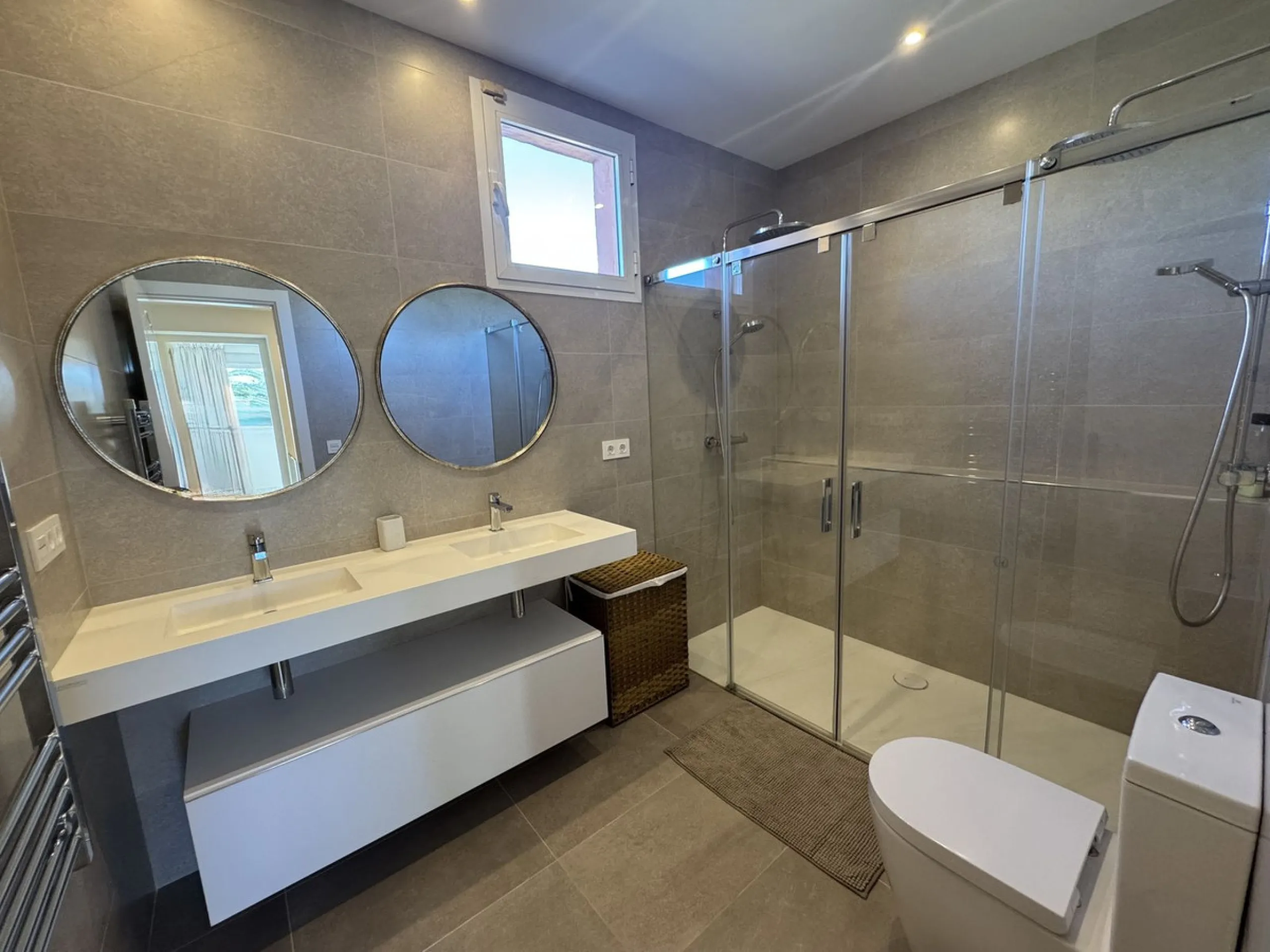Apartment - Penthouse Duplex в продаже в Marbella, Málaga. В доме 4 спален и 5 ванных комнат. Площадь дома 255 м²