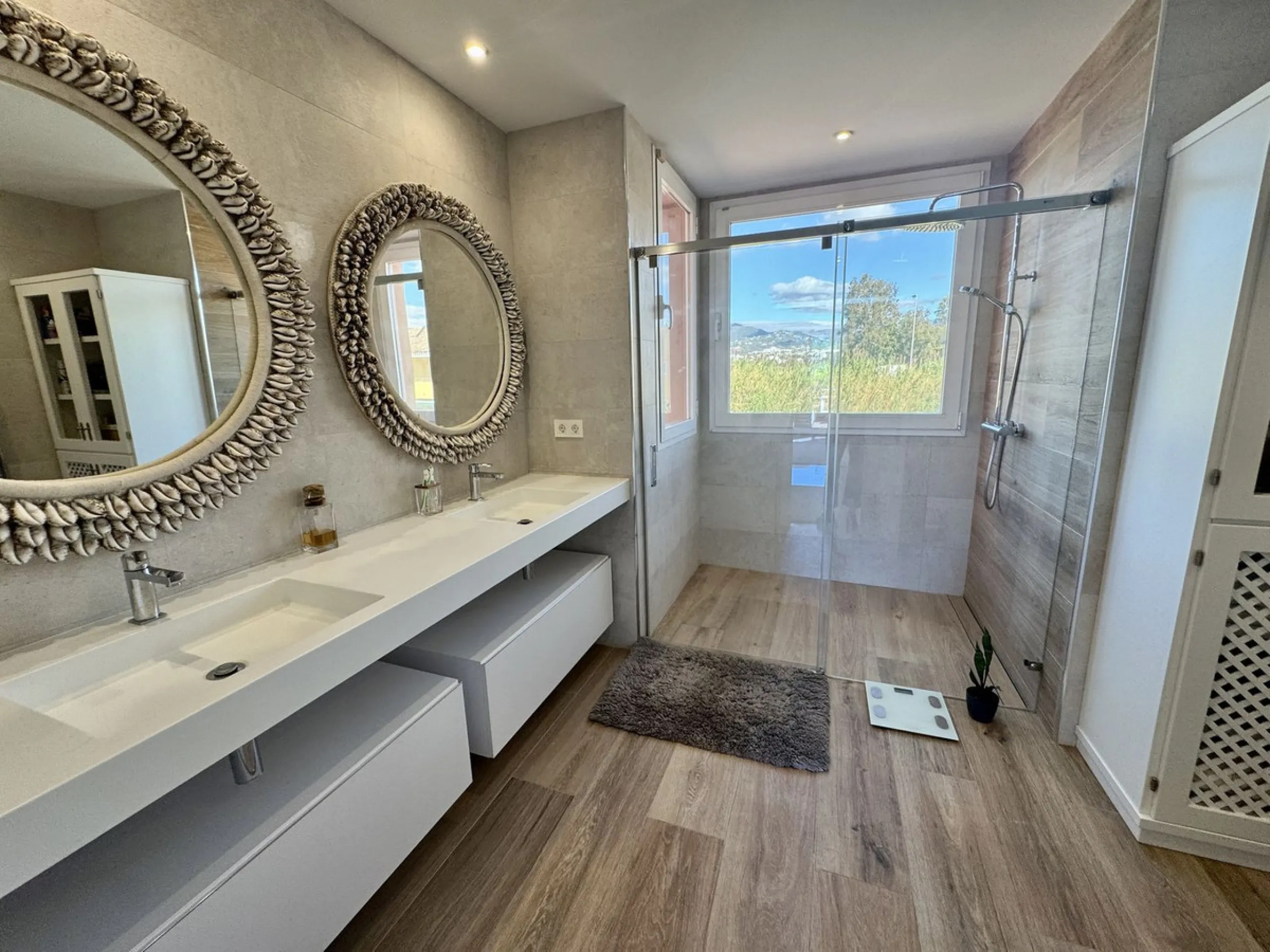 Apartment - Penthouse Duplex в продаже в Marbella, Málaga. В доме 4 спален и 5 ванных комнат. Площадь дома 255 м²
