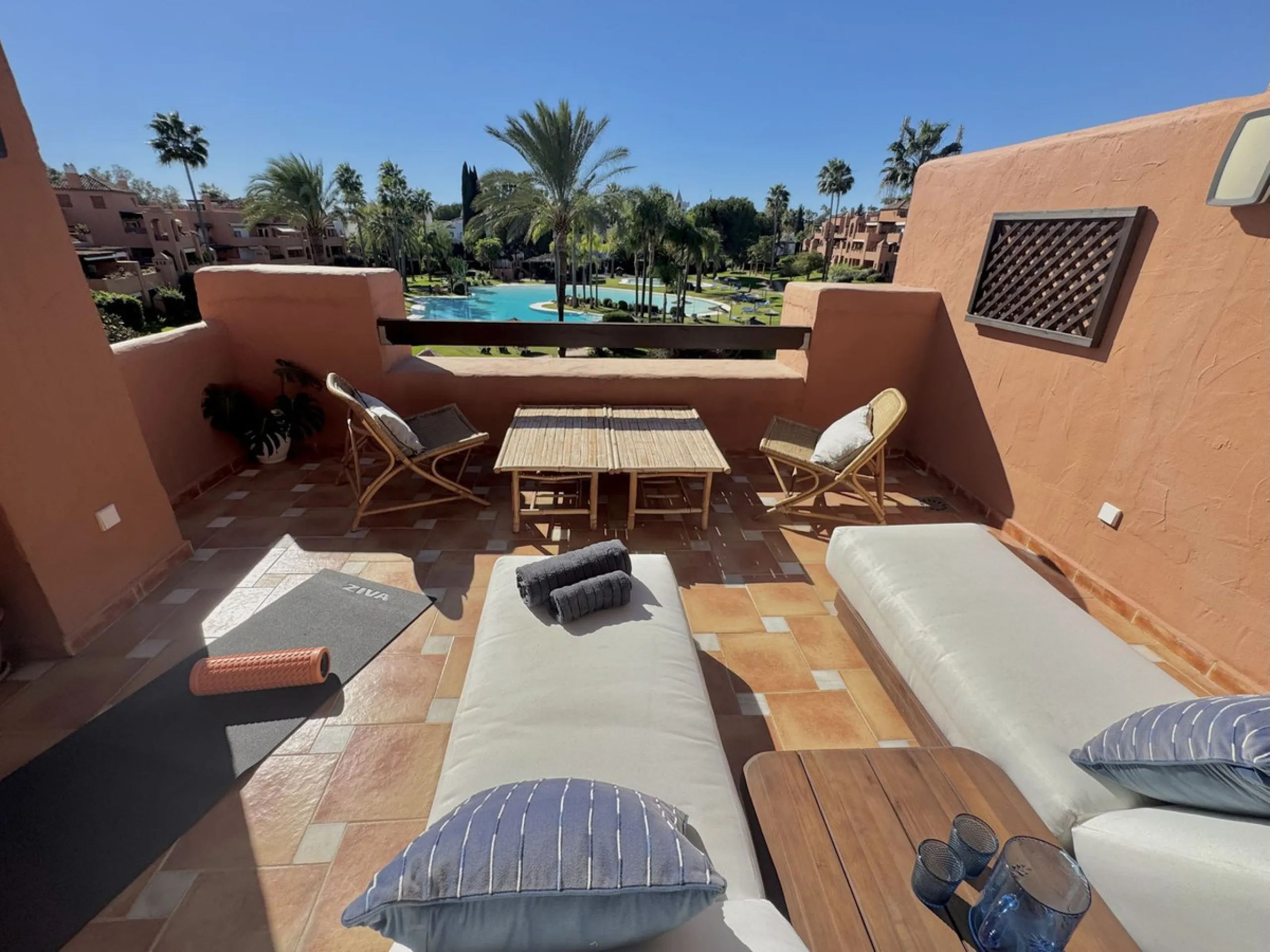 Apartment - Penthouse Duplex в продаже в Marbella, Málaga. В доме 4 спален и 5 ванных комнат. Площадь дома 255 м²
