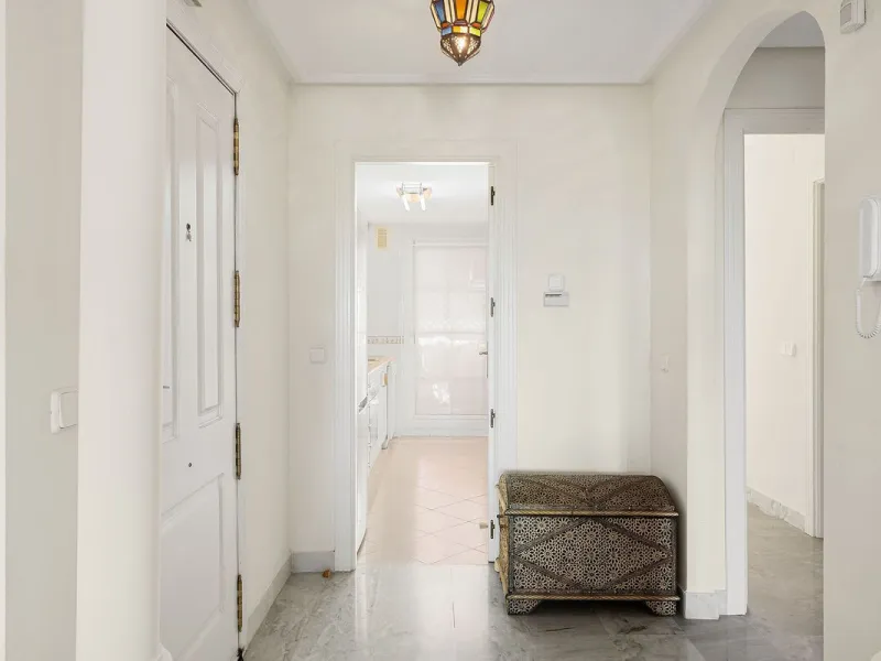 Situated in the sought-after Señorio de Aloha community in Nueva Andalucia, this attractive apartment offers two bedrooms and two bathrooms, including an en-suite. The property features 86m² of interior space complemented by a 23m² terrace, where open vie