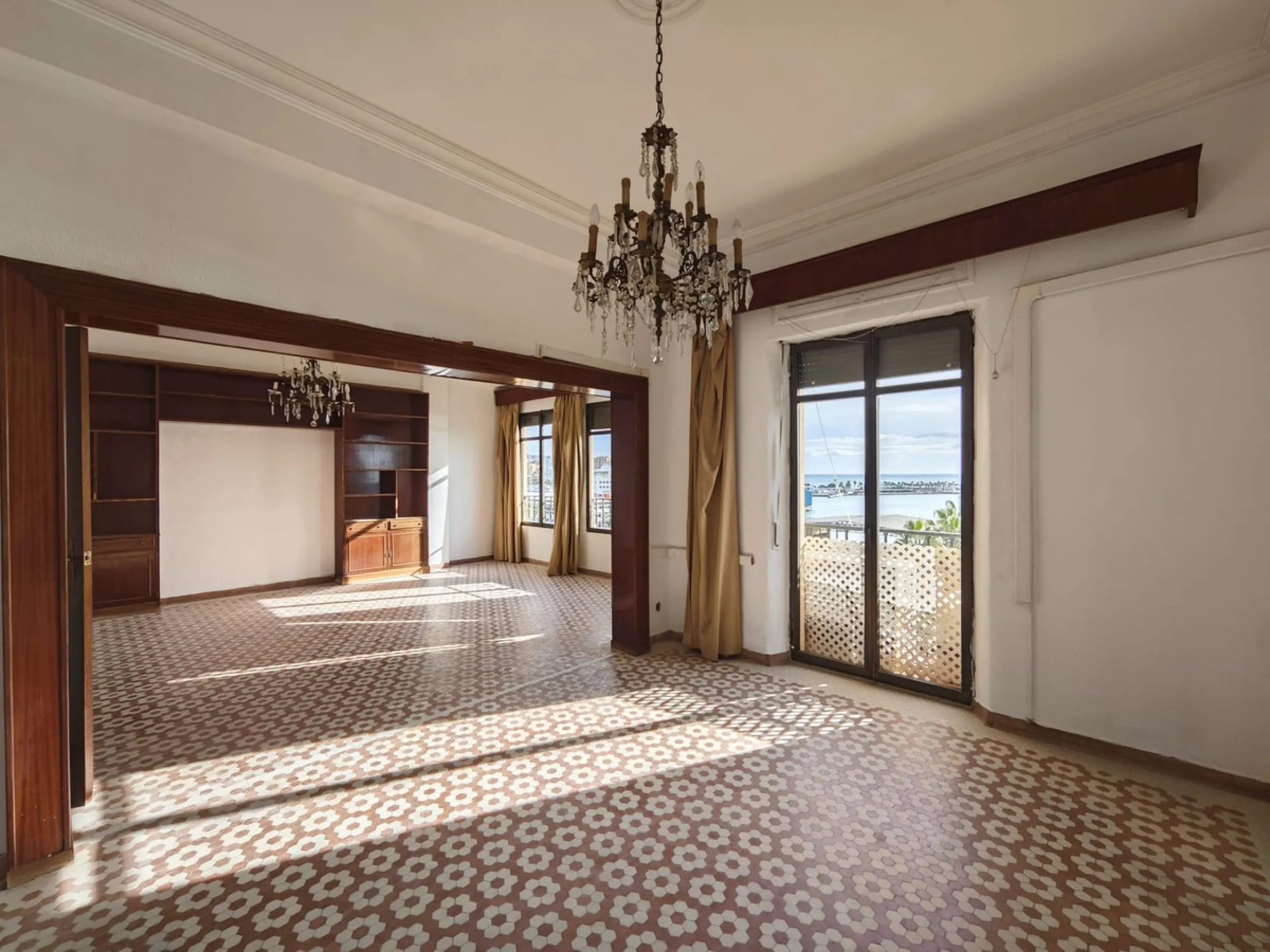 Apartment - Middle Floor Apartment в продаже в Málaga, Málaga. В доме 4 спален и 2 ванных комнат. Площадь дома 145 м²