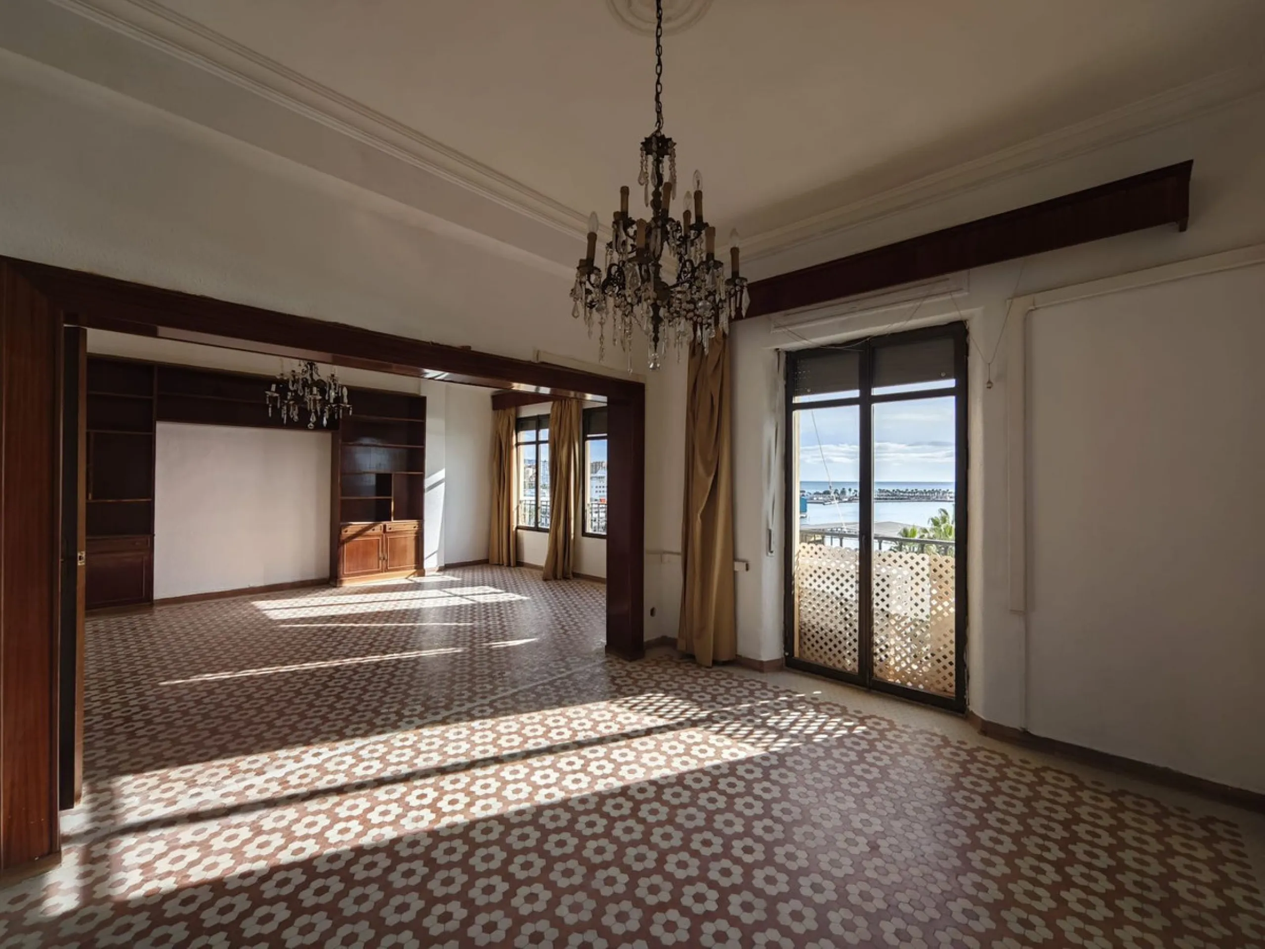 Apartment - Middle Floor Apartment в продаже в Málaga, Málaga. В доме 4 спален и 2 ванных комнат. Площадь дома 145 м²