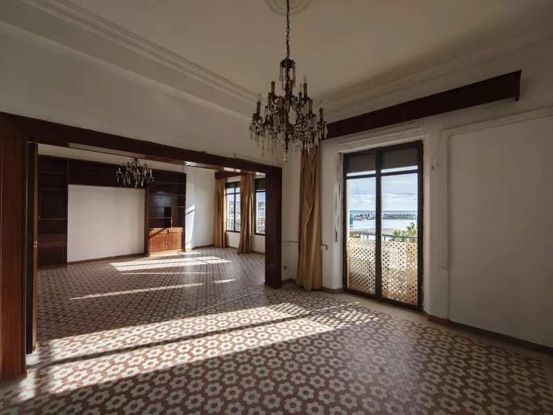 Apartment - Middle Floor Apartment в продаже в Málaga, Málaga. В доме 4 спален и 2 ванных комнат. Площадь дома 145 м²