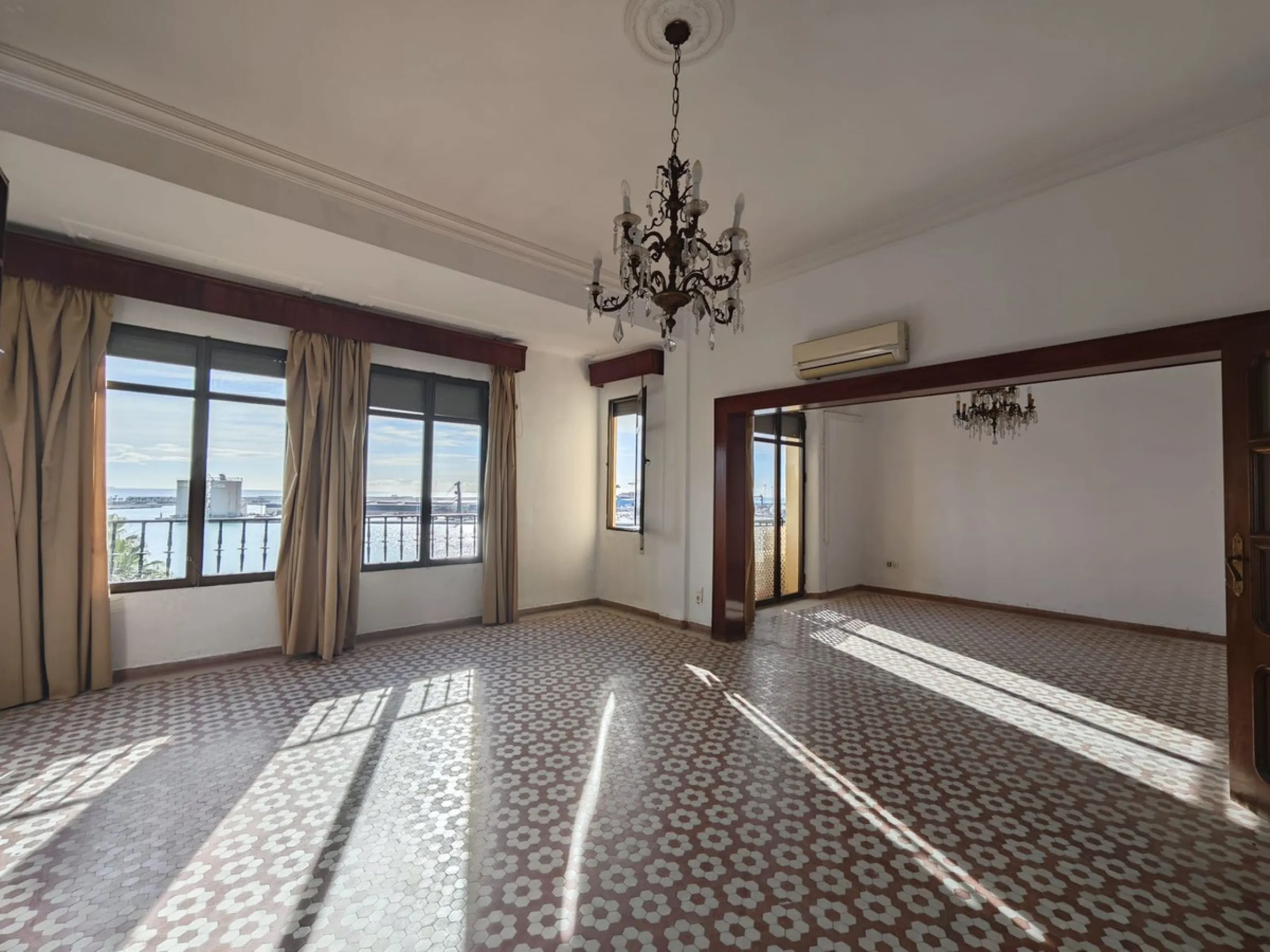 Apartment - Middle Floor Apartment в продаже в Málaga, Málaga. В доме 4 спален и 2 ванных комнат. Площадь дома 145 м²
