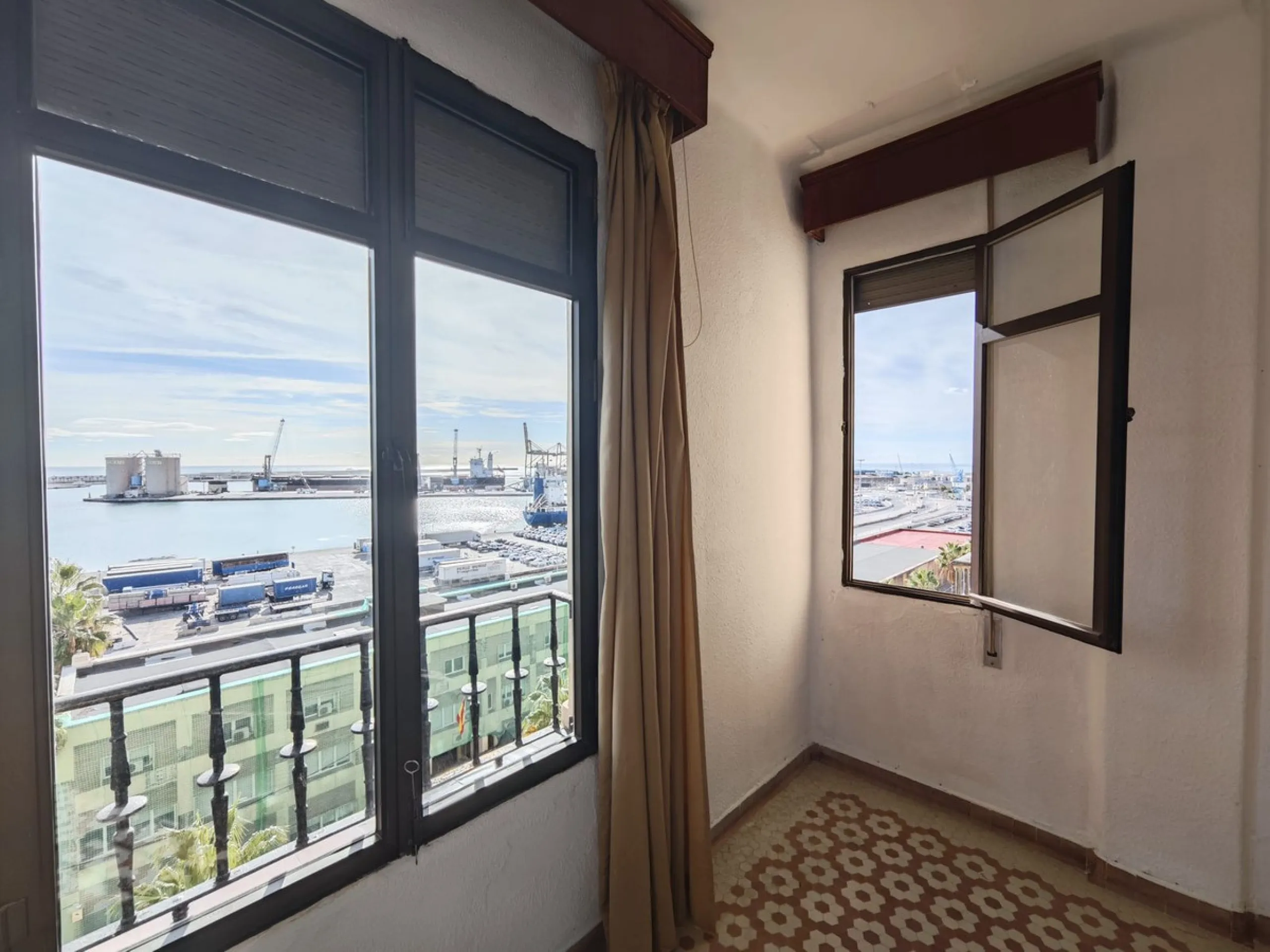 Apartment - Middle Floor Apartment в продаже в Málaga, Málaga. В доме 4 спален и 2 ванных комнат. Площадь дома 145 м²