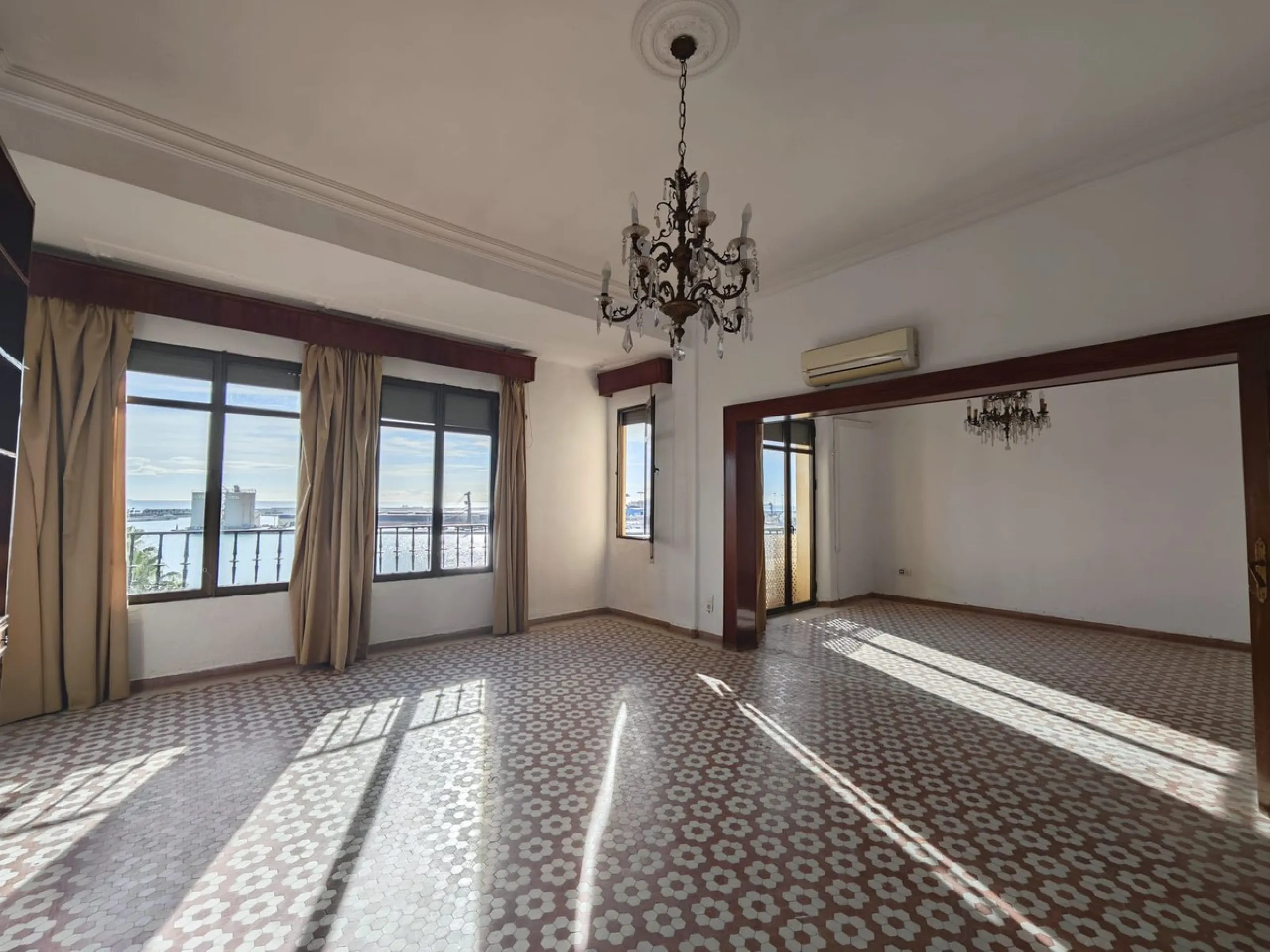 Apartment - Middle Floor Apartment в продаже в Málaga, Málaga. В доме 4 спален и 2 ванных комнат. Площадь дома 145 м²