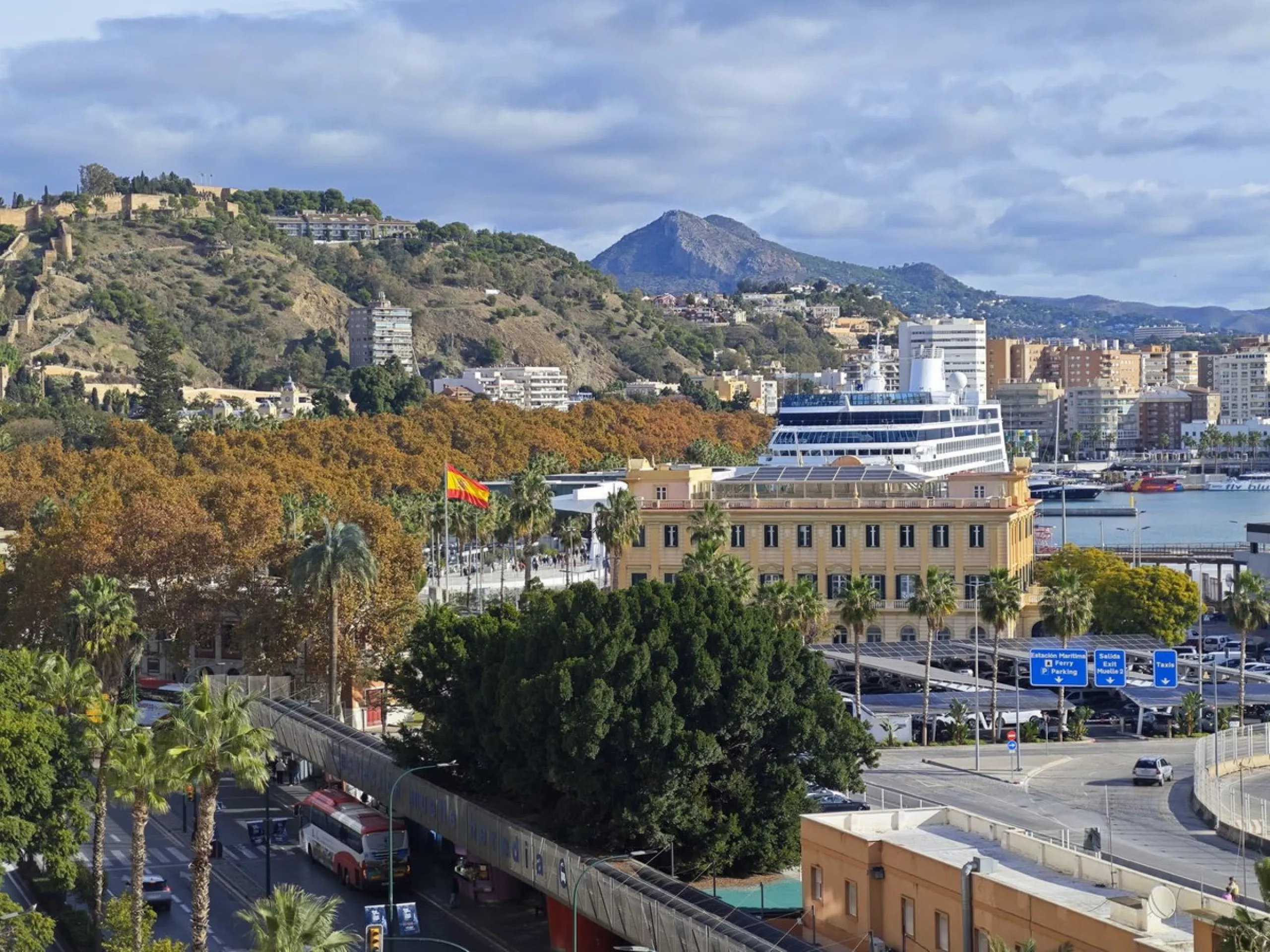 Apartment - Middle Floor Apartment в продаже в Málaga, Málaga. В доме 4 спален и 2 ванных комнат. Площадь дома 145 м²