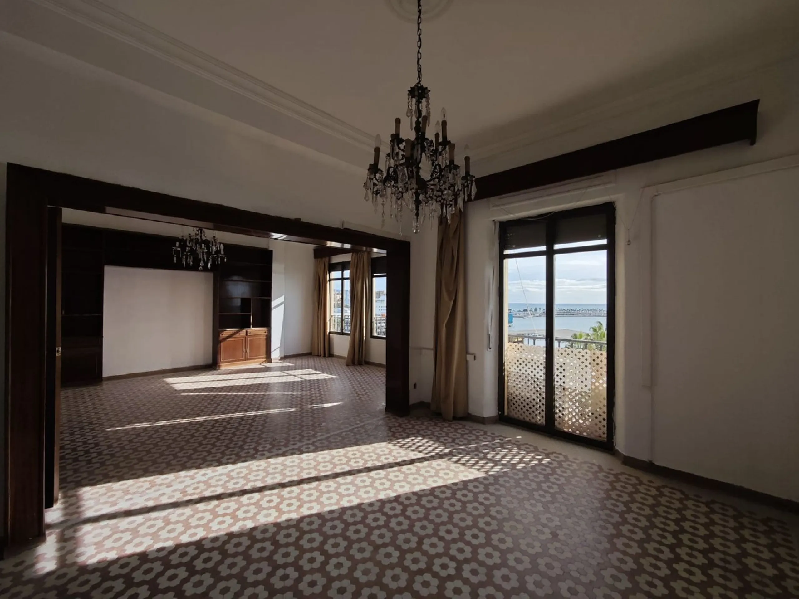 Apartment - Middle Floor Apartment в продаже в Málaga, Málaga. В доме 4 спален и 2 ванных комнат. Площадь дома 145 м²