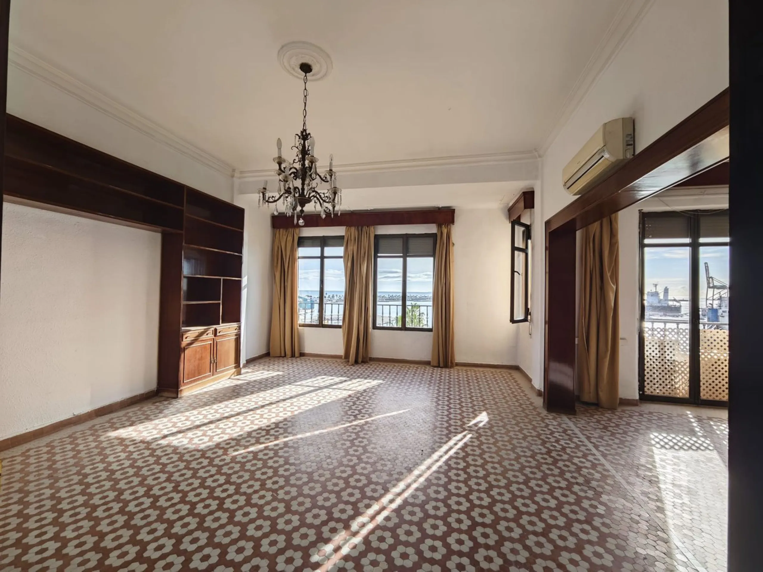 Apartment - Middle Floor Apartment в продаже в Málaga, Málaga. В доме 4 спален и 2 ванных комнат. Площадь дома 145 м²