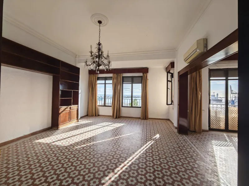 Apartment - Middle Floor Apartment в продаже в Málaga, Málaga. В доме 4 спален и 2 ванных комнат. Площадь дома 145 м²