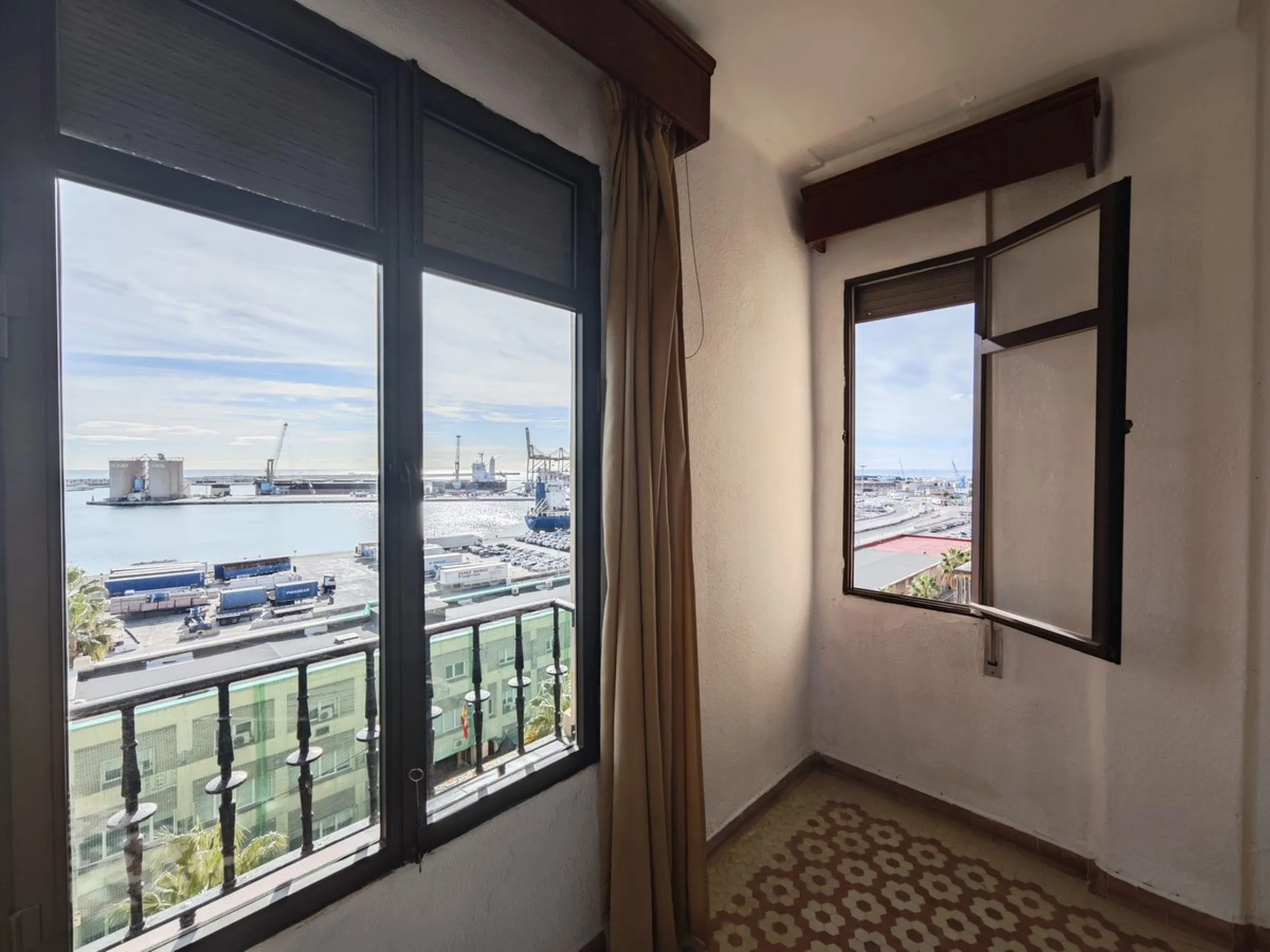 Apartment - Middle Floor Apartment в продаже в Málaga, Málaga. В доме 4 спален и 2 ванных комнат. Площадь дома 145 м²