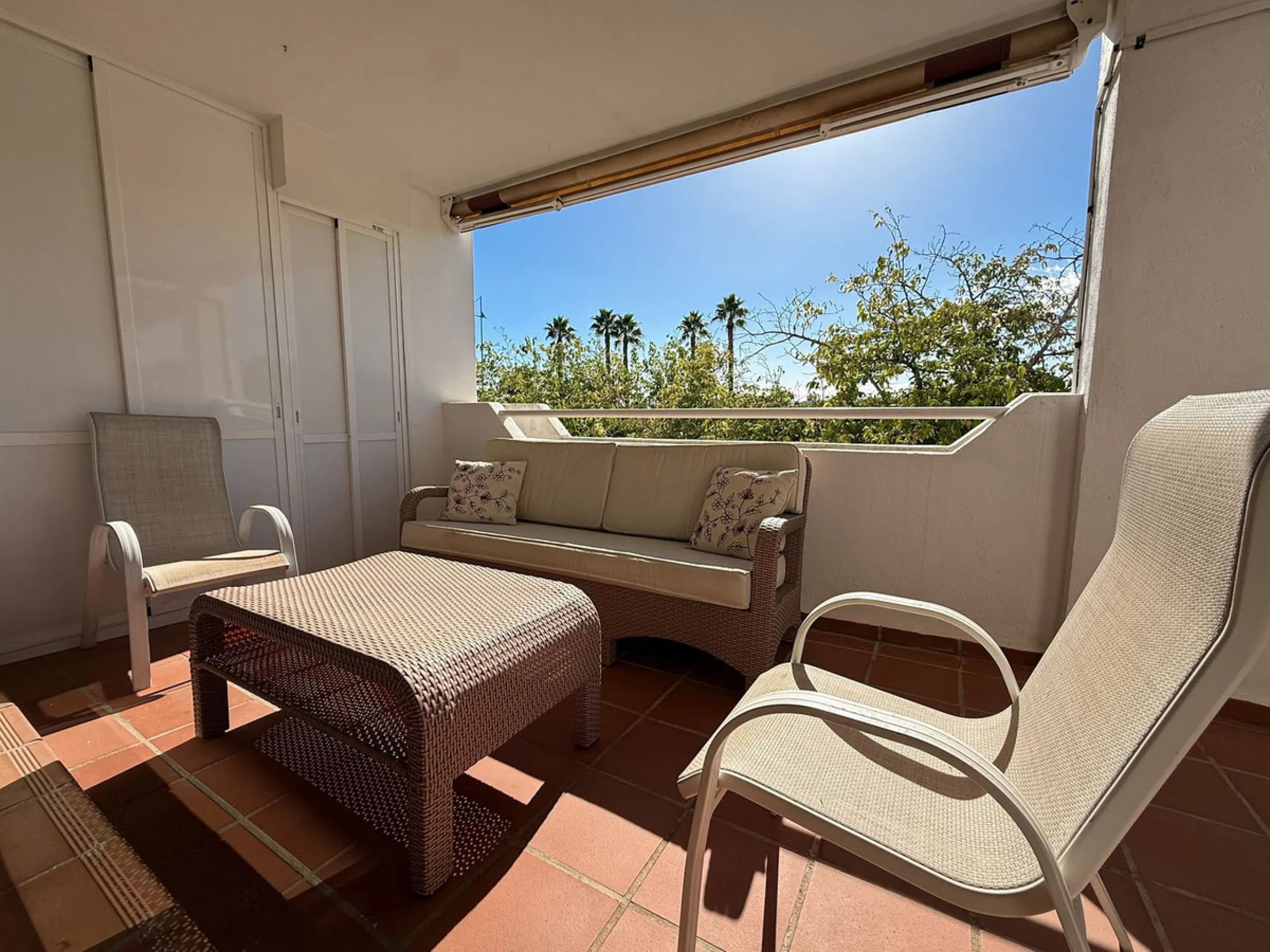 Bright and spacious 3-bedroom, 2-bathroom apartment located in the prestigious El Noray urbanization, just a short walk from the beach in San Pedro Playa, Marbella.