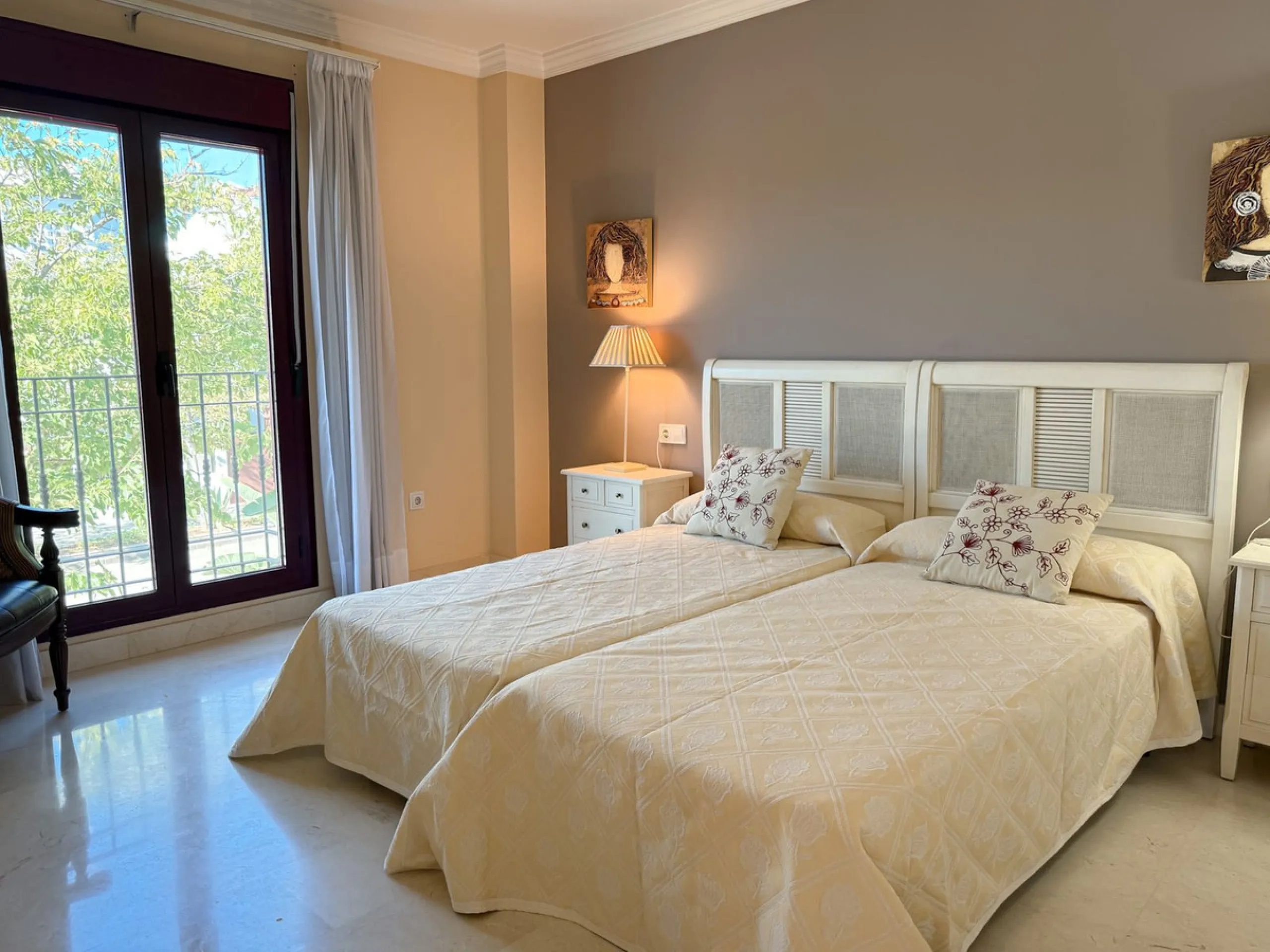 Bright and spacious 3-bedroom, 2-bathroom apartment located in the prestigious El Noray urbanization, just a short walk from the beach in San Pedro Playa, Marbella.