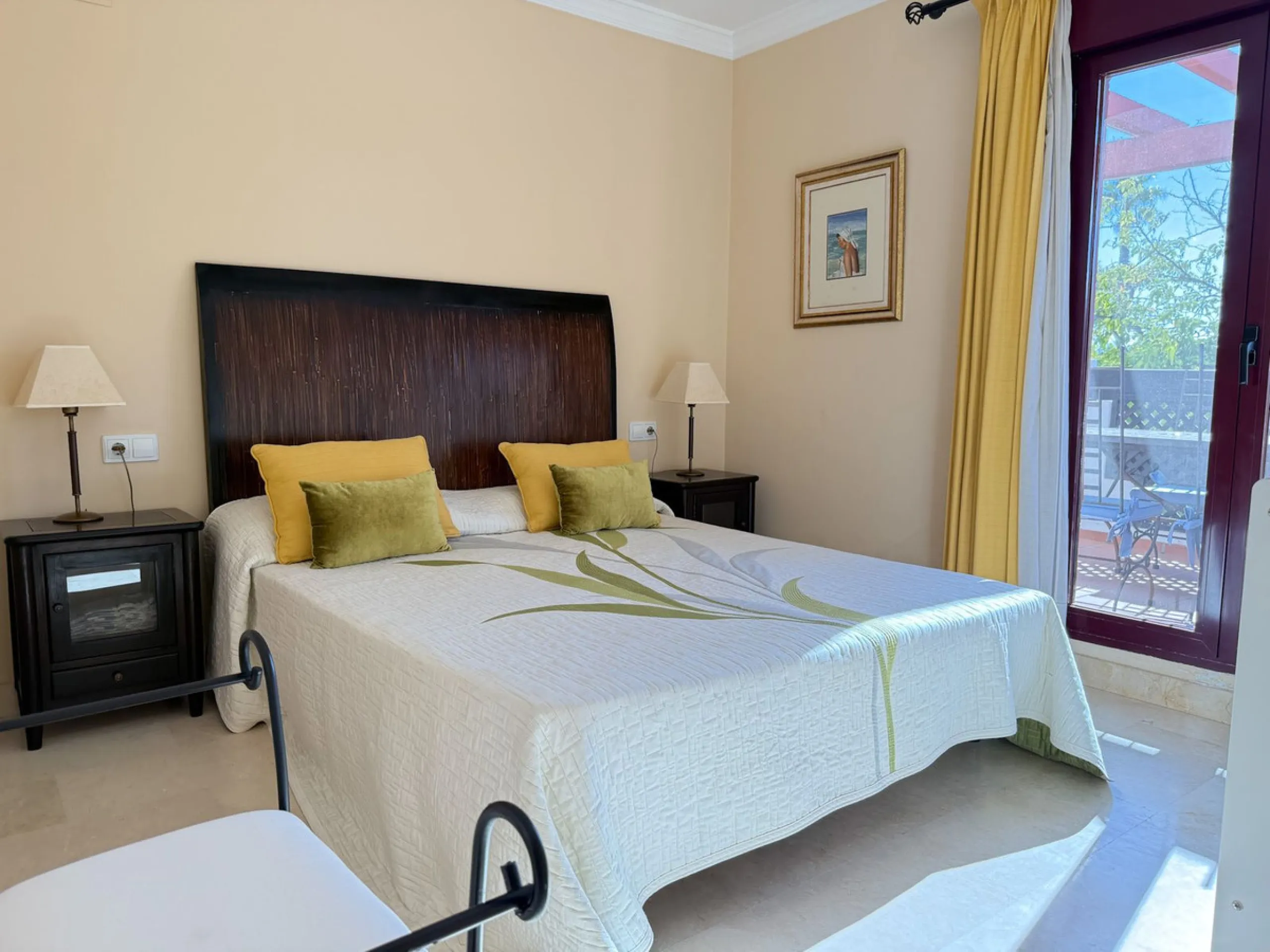 Bright and spacious 3-bedroom, 2-bathroom apartment located in the prestigious El Noray urbanization, just a short walk from the beach in San Pedro Playa, Marbella.
