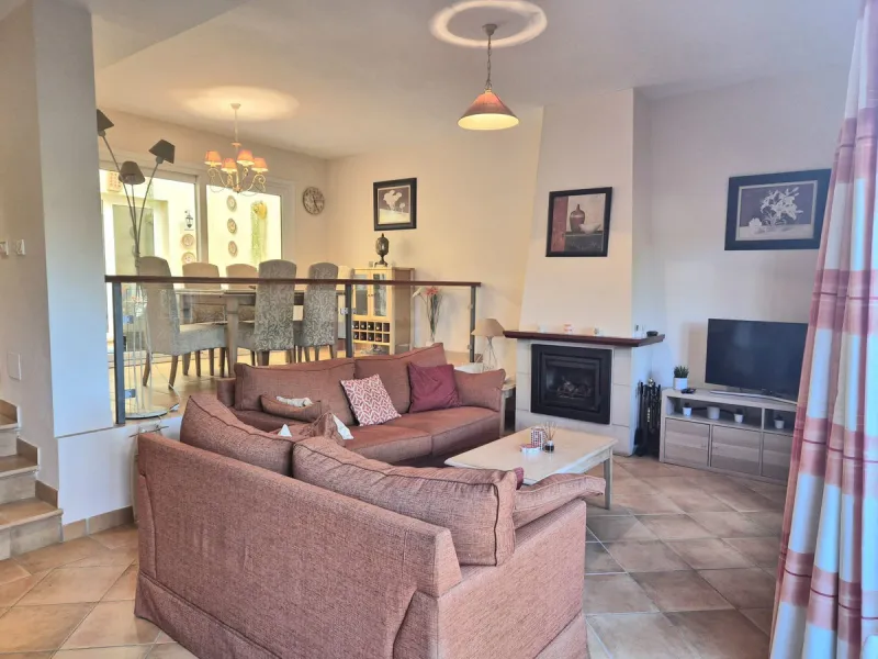 House - Townhouse в продаже в Alhaurín el Grande, Málaga. В доме 3 спален и 3 ванных комнат. Площадь дома 127 м²