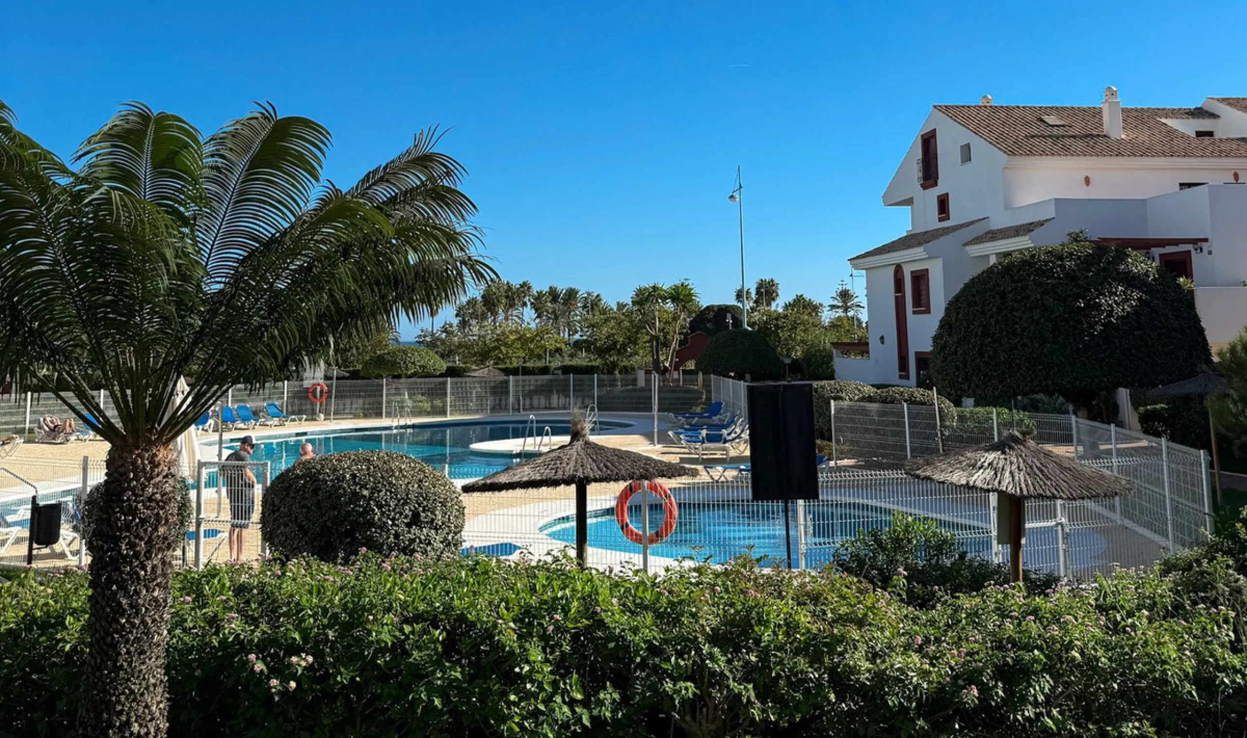 Bright and spacious 3-bedroom, 2-bathroom apartment located in the prestigious El Noray urbanization, just a short walk from the beach in San Pedro Playa, Marbella.