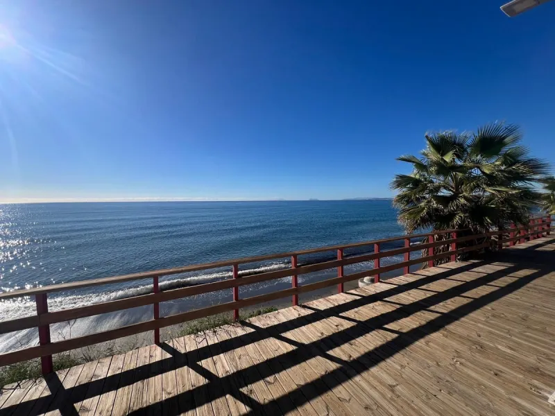 House - Semi-Detached House в продаже в Estepona, Málaga. В доме 3 спален и 3 ванных комнат. Площадь дома 130 м²