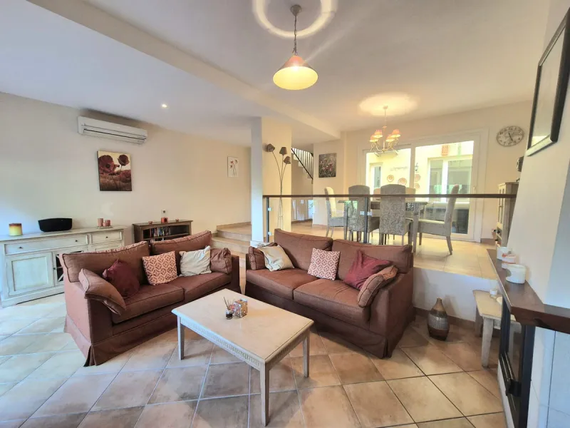 House - Townhouse в продаже в Alhaurín el Grande, Málaga. В доме 3 спален и 3 ванных комнат. Площадь дома 127 м²